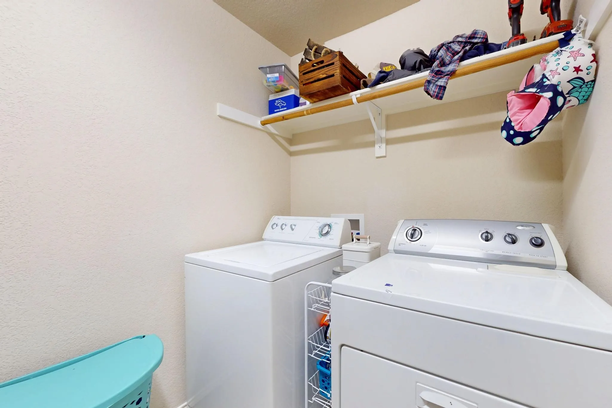 Single Family Residence For Sale in Tarrant County , 337 Grace Circle, Hurst, Texas 76053, 3 Bedroom, 2 Bathroom, 2 Garage spaces, 1,543 Sqft, built in 2008, mls#21371925, Real Estate Agent in Hurst, Homes For Sale in Tarrant county, Homes For Sale in Hurst, Realtor in Hurst Texas, Real Estate Brokerage Independent Realty Texas, Luminita Cordes Realtor