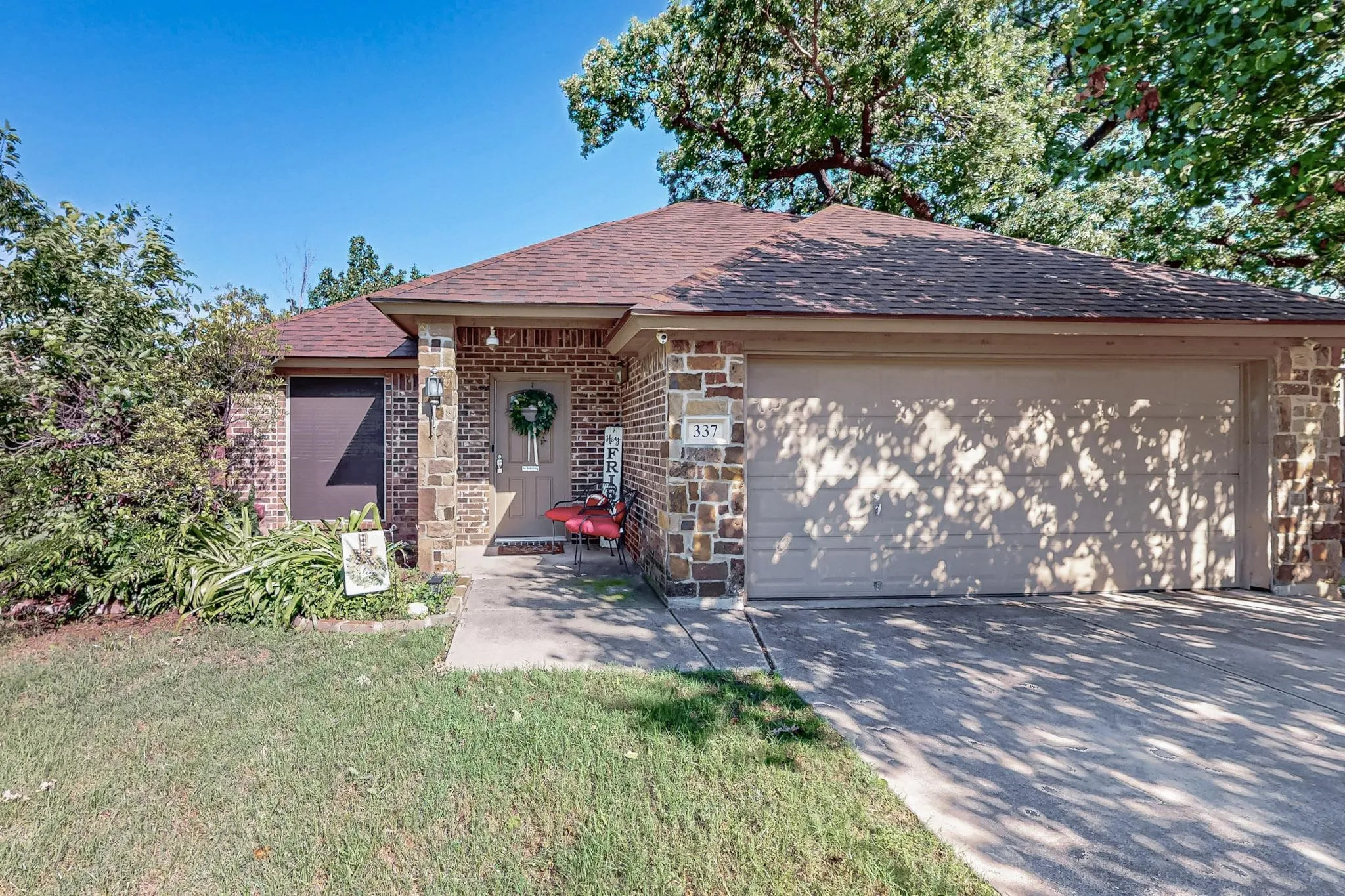 Single Family Residence For Sale in Tarrant County , 337 Grace Circle, Hurst, Texas 76053, 3 Bedroom, 2 Bathroom, 2 Garage spaces, 1,543 Sqft, built in 2008, mls#21371925, Real Estate Agent in Hurst, Homes For Sale in Tarrant county, Homes For Sale in Hurst, Realtor in Hurst Texas, Real Estate Brokerage Independent Realty Texas, Luminita Cordes Realtor