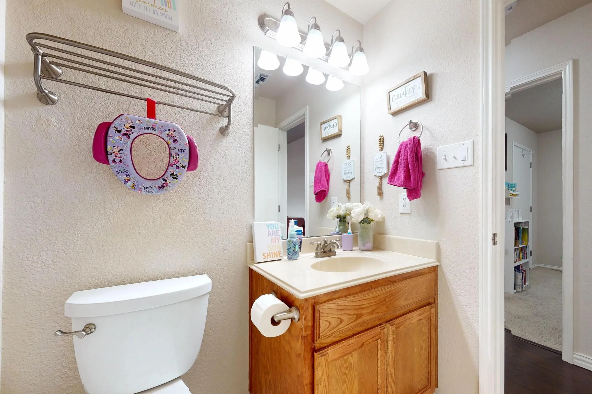 Single Family Residence For Sale in Tarrant County , 337 Grace Circle, Hurst, Texas 76053, 3 Bedroom, 2 Bathroom, 2 Garage spaces, 1,543 Sqft, built in 2008, mls#21371925, Real Estate Agent in Hurst, Homes For Sale in Tarrant county, Homes For Sale in Hurst, Realtor in Hurst Texas, Real Estate Brokerage Independent Realty Texas, Luminita Cordes Realtor