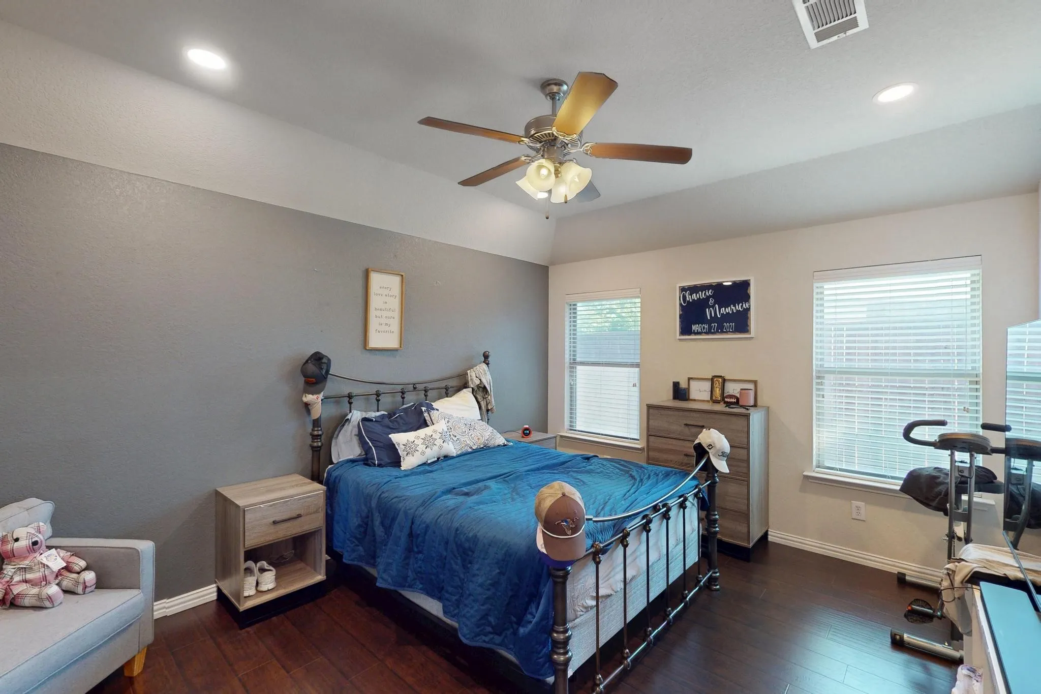 Single Family Residence For Sale in Tarrant County , 337 Grace Circle, Hurst, Texas 76053, 3 Bedroom, 2 Bathroom, 2 Garage spaces, 1,543 Sqft, built in 2008, mls#21371925, Real Estate Agent in Hurst, Homes For Sale in Tarrant county, Homes For Sale in Hurst, Realtor in Hurst Texas, Real Estate Brokerage Independent Realty Texas, Luminita Cordes Realtor