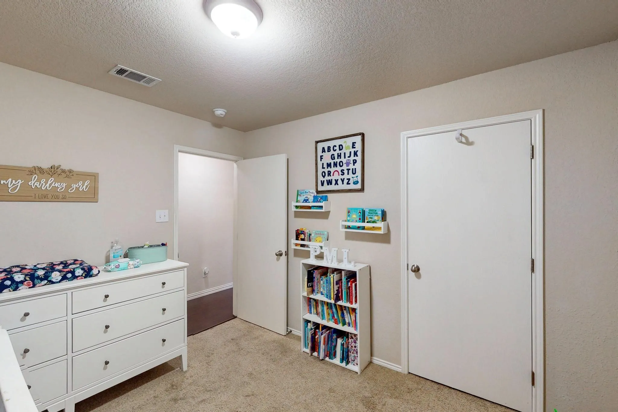 Single Family Residence For Sale in Tarrant County , 337 Grace Circle, Hurst, Texas 76053, 3 Bedroom, 2 Bathroom, 2 Garage spaces, 1,543 Sqft, built in 2008, mls#21371925, Real Estate Agent in Hurst, Homes For Sale in Tarrant county, Homes For Sale in Hurst, Realtor in Hurst Texas, Real Estate Brokerage Independent Realty Texas, Luminita Cordes Realtor