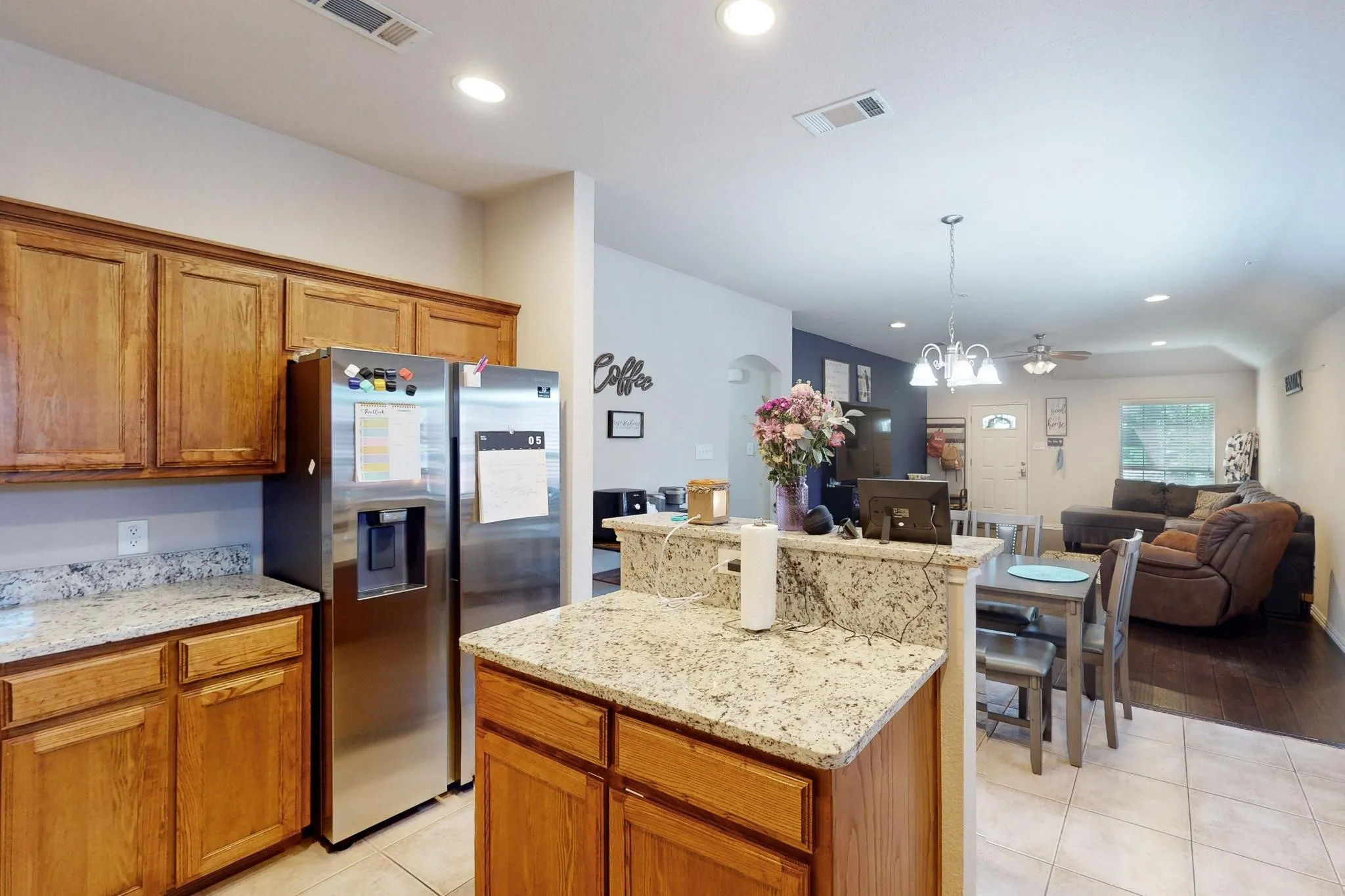 Single Family Residence For Sale in Tarrant County , 337 Grace Circle, Hurst, Texas 76053, 3 Bedroom, 2 Bathroom, 2 Garage spaces, 1,543 Sqft, built in 2008, mls#21371925, Real Estate Agent in Hurst, Homes For Sale in Tarrant county, Homes For Sale in Hurst, Realtor in Hurst Texas, Real Estate Brokerage Independent Realty Texas, Luminita Cordes Realtor