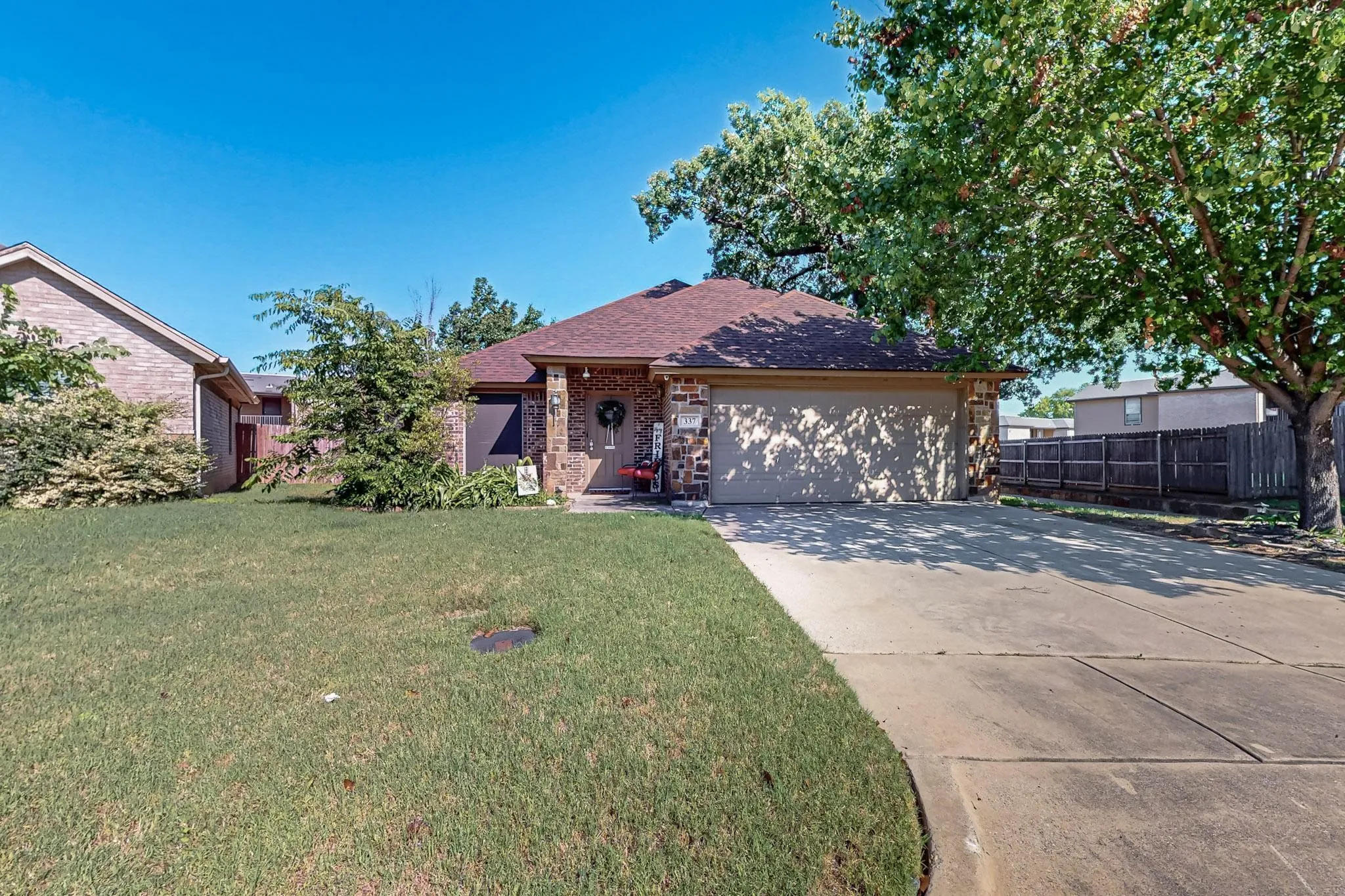 Single Family Residence For Sale in Tarrant County , 337 Grace Circle, Hurst, Texas 76053, 3 Bedroom, 2 Bathroom, 2 Garage spaces, 1,543 Sqft, built in 2008, mls#21371925, Real Estate Agent in Hurst, Homes For Sale in Tarrant county, Homes For Sale in Hurst, Realtor in Hurst Texas, Real Estate Brokerage Independent Realty Texas, Luminita Cordes Realtor