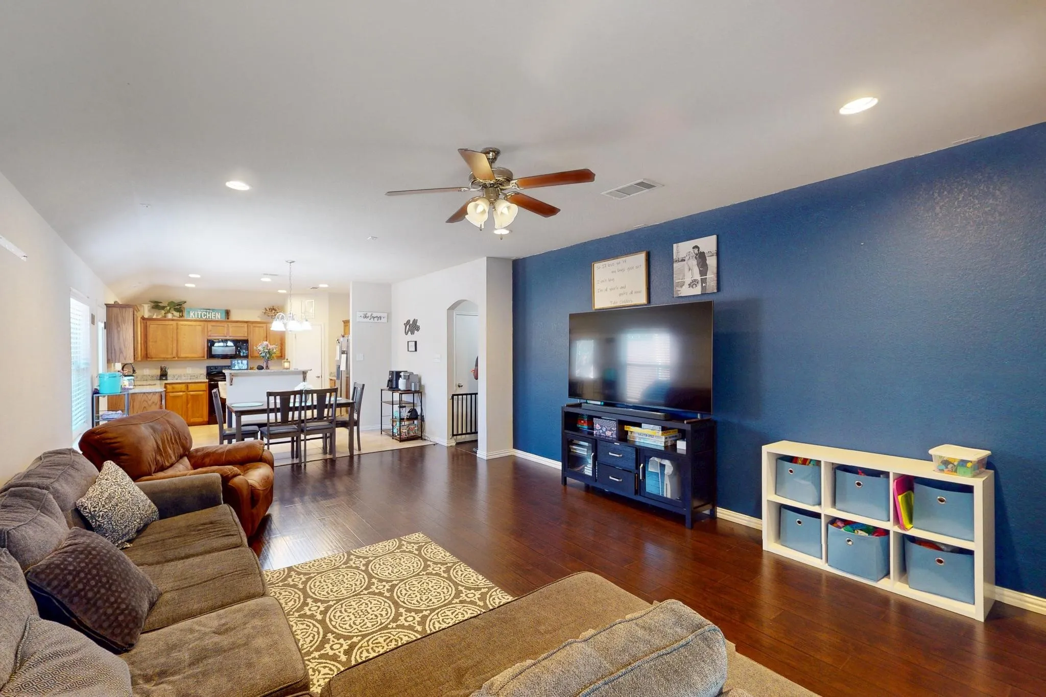 Single Family Residence For Sale in Tarrant County , 337 Grace Circle, Hurst, Texas 76053, 3 Bedroom, 2 Bathroom, 2 Garage spaces, 1,543 Sqft, built in 2008, mls#21371925, Real Estate Agent in Hurst, Homes For Sale in Tarrant county, Homes For Sale in Hurst, Realtor in Hurst Texas, Real Estate Brokerage Independent Realty Texas, Luminita Cordes Realtor