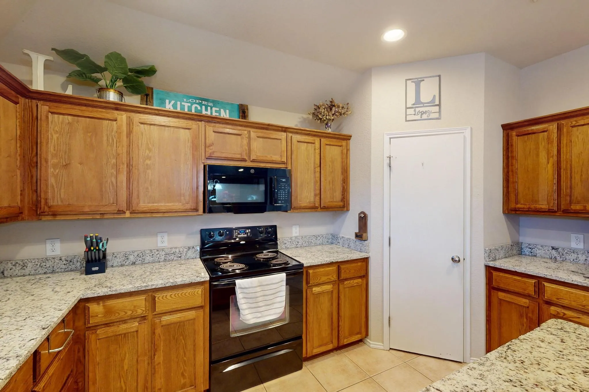 Single Family Residence For Sale in Tarrant County , 337 Grace Circle, Hurst, Texas 76053, 3 Bedroom, 2 Bathroom, 2 Garage spaces, 1,543 Sqft, built in 2008, mls#21371925, Real Estate Agent in Hurst, Homes For Sale in Tarrant county, Homes For Sale in Hurst, Realtor in Hurst Texas, Real Estate Brokerage Independent Realty Texas, Luminita Cordes Realtor