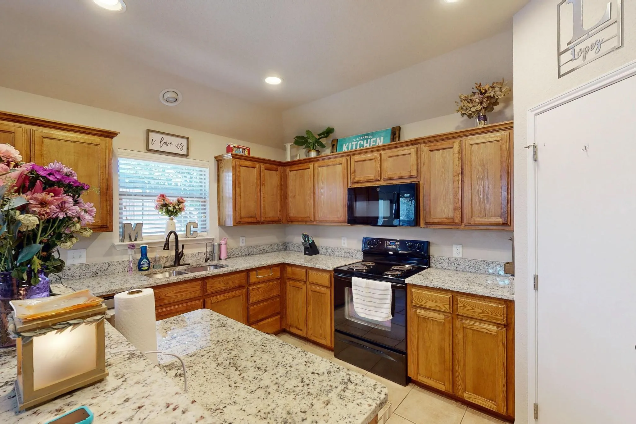Single Family Residence For Sale in Tarrant County , 337 Grace Circle, Hurst, Texas 76053, 3 Bedroom, 2 Bathroom, 2 Garage spaces, 1,543 Sqft, built in 2008, mls#21371925, Real Estate Agent in Hurst, Homes For Sale in Tarrant county, Homes For Sale in Hurst, Realtor in Hurst Texas, Real Estate Brokerage Independent Realty Texas, Luminita Cordes Realtor