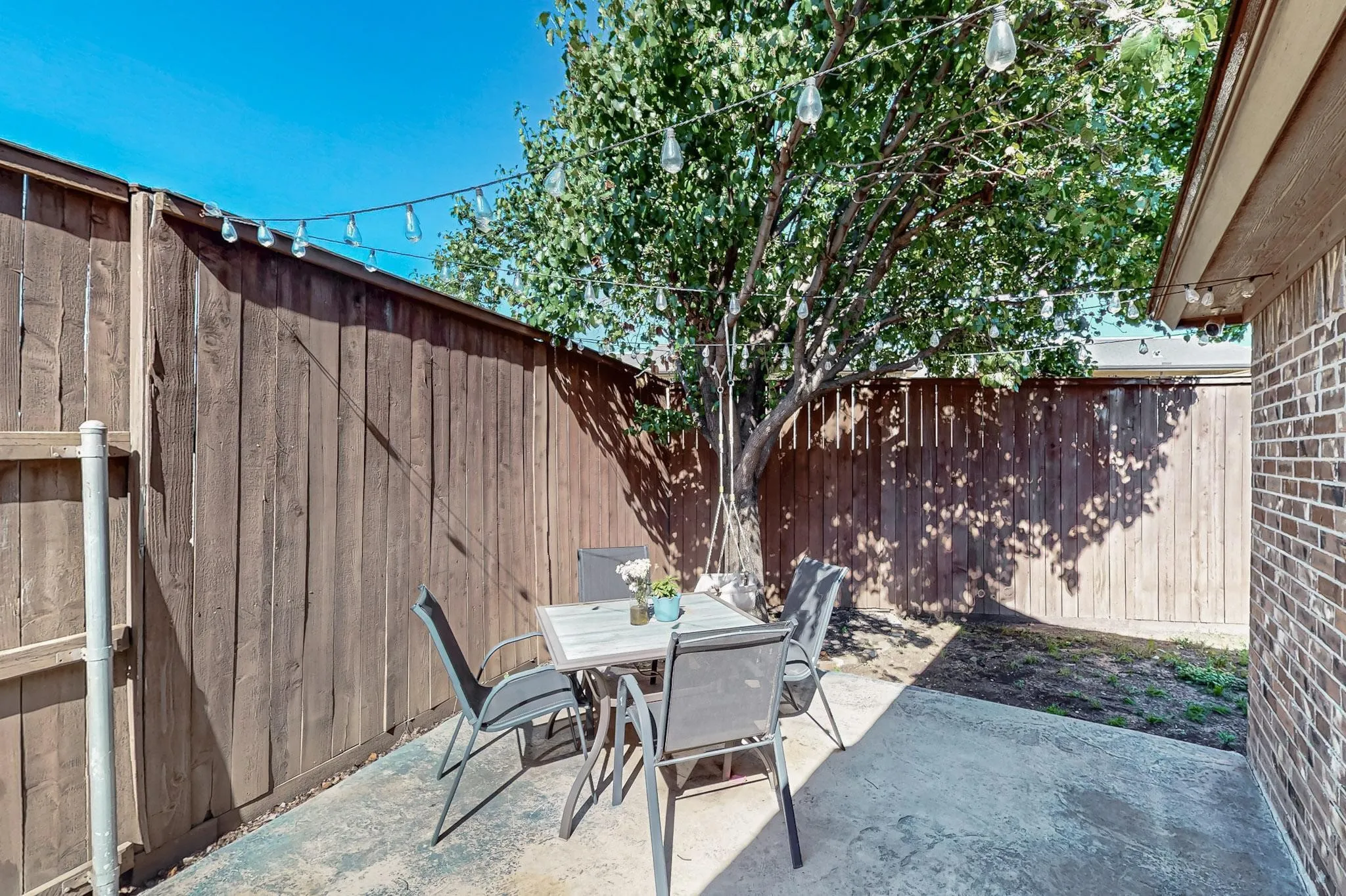 Single Family Residence For Sale in Tarrant County , 337 Grace Circle, Hurst, Texas 76053, 3 Bedroom, 2 Bathroom, 2 Garage spaces, 1,543 Sqft, built in 2008, mls#21371925, Real Estate Agent in Hurst, Homes For Sale in Tarrant county, Homes For Sale in Hurst, Realtor in Hurst Texas, Real Estate Brokerage Independent Realty Texas, Luminita Cordes Realtor