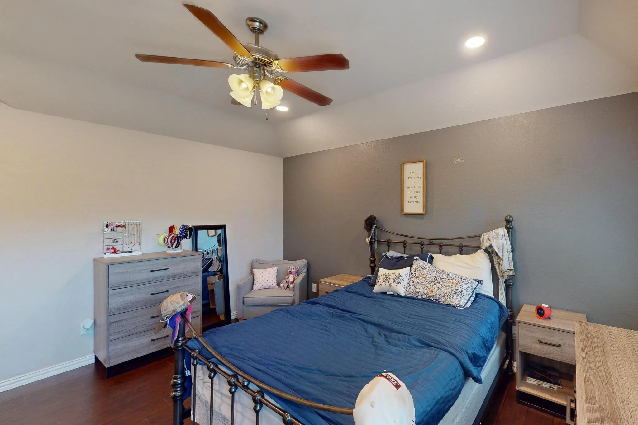 Single Family Residence For Sale in Tarrant County , 337 Grace Circle, Hurst, Texas 76053, 3 Bedroom, 2 Bathroom, 2 Garage spaces, 1,543 Sqft, built in 2008, mls#21371925, Real Estate Agent in Hurst, Homes For Sale in Tarrant county, Homes For Sale in Hurst, Realtor in Hurst Texas, Real Estate Brokerage Independent Realty Texas, Luminita Cordes Realtor