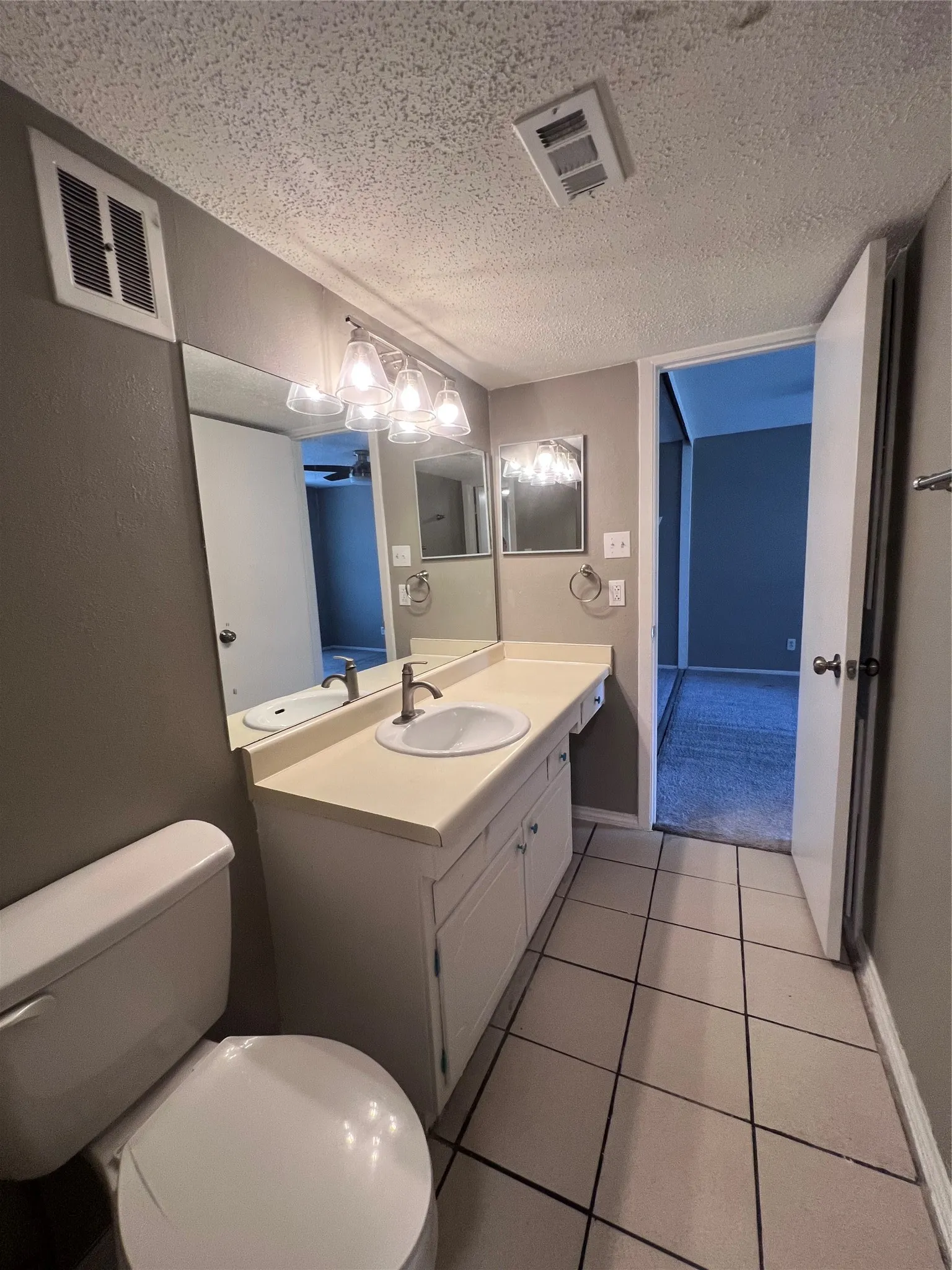 Condominium For Rent in Tarrant County , 5604 Boca Raton Boulevard 151, Fort Worth, Texas 76112, 3 Bedroom, 3 Bathroom, Garage spaces, 1,445 Sqft, built in 1972, mls#21372125, Real Estate Agent in Fort Worth, Homes For Rent in Tarrant county, Homes For Rent in Fort Worth, Realtor in Fort Worth Texas, Real Estate Brokerage Independent Realty Texas, Luminita Cordes Realtor