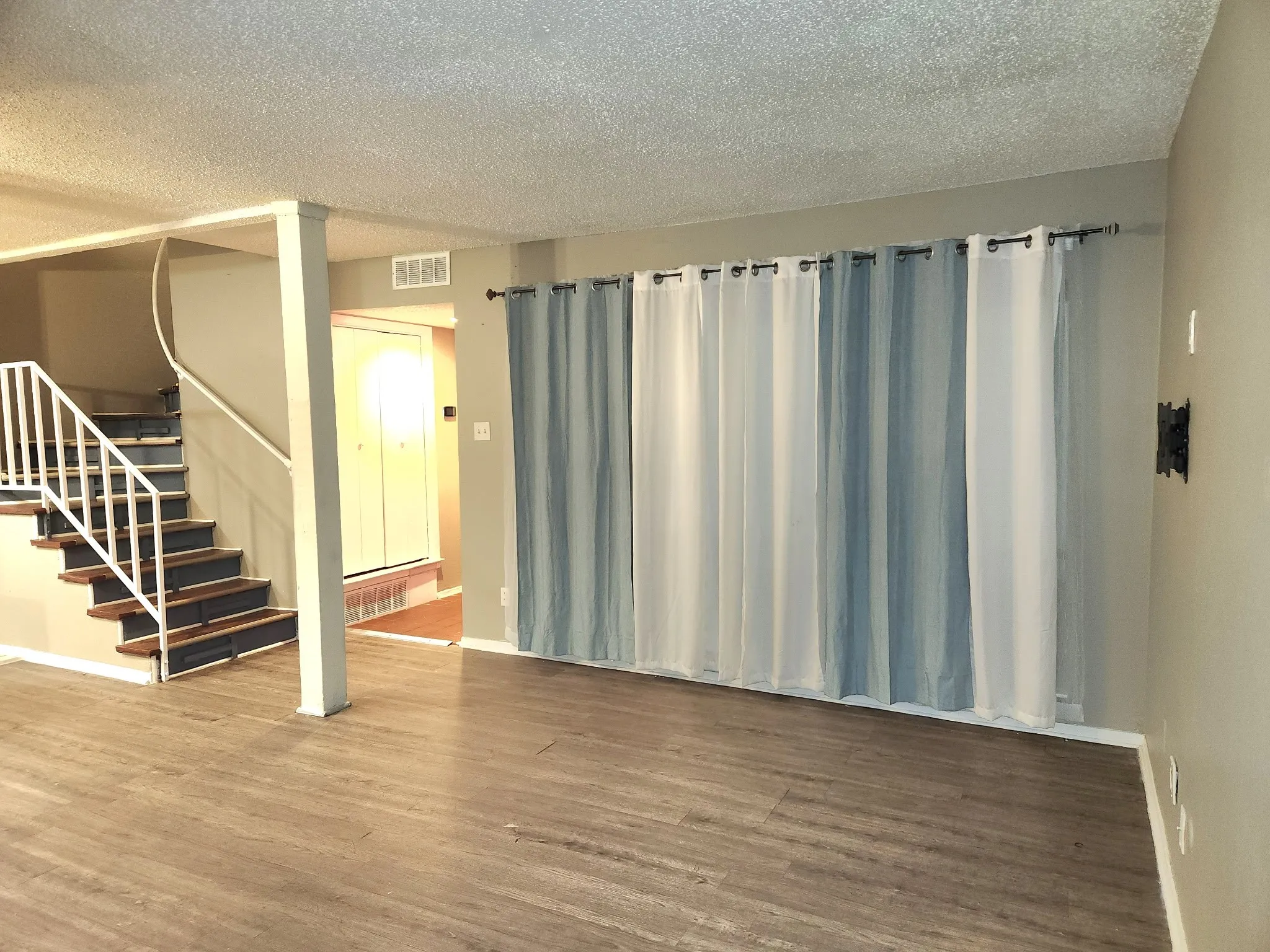 Condominium For Rent in Tarrant County , 5604 Boca Raton Boulevard 151, Fort Worth, Texas 76112, 3 Bedroom, 3 Bathroom, Garage spaces, 1,445 Sqft, built in 1972, mls#21372125, Real Estate Agent in Fort Worth, Homes For Rent in Tarrant county, Homes For Rent in Fort Worth, Realtor in Fort Worth Texas, Real Estate Brokerage Independent Realty Texas, Luminita Cordes Realtor