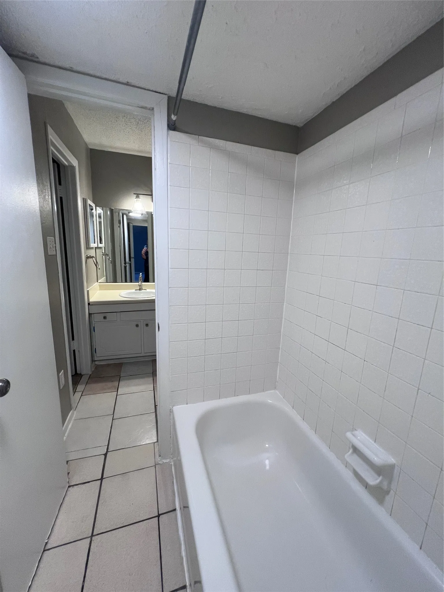Condominium For Rent in Tarrant County , 5604 Boca Raton Boulevard 151, Fort Worth, Texas 76112, 3 Bedroom, 3 Bathroom, Garage spaces, 1,445 Sqft, built in 1972, mls#21372125, Real Estate Agent in Fort Worth, Homes For Rent in Tarrant county, Homes For Rent in Fort Worth, Realtor in Fort Worth Texas, Real Estate Brokerage Independent Realty Texas, Luminita Cordes Realtor