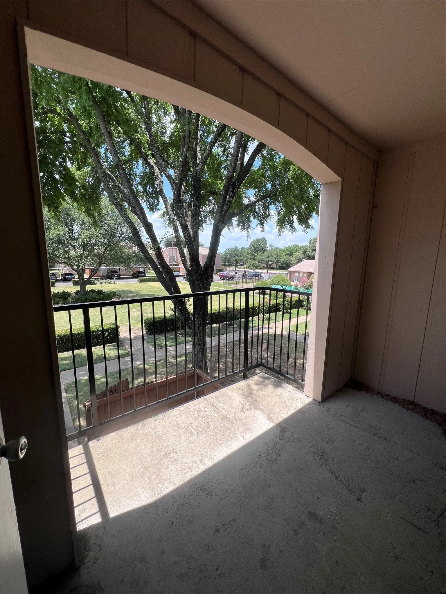 Condominium For Rent in Tarrant County , 5604 Boca Raton Boulevard 151, Fort Worth, Texas 76112, 3 Bedroom, 3 Bathroom, Garage spaces, 1,445 Sqft, built in 1972, mls#21372125, Real Estate Agent in Fort Worth, Homes For Rent in Tarrant county, Homes For Rent in Fort Worth, Realtor in Fort Worth Texas, Real Estate Brokerage Independent Realty Texas, Luminita Cordes Realtor