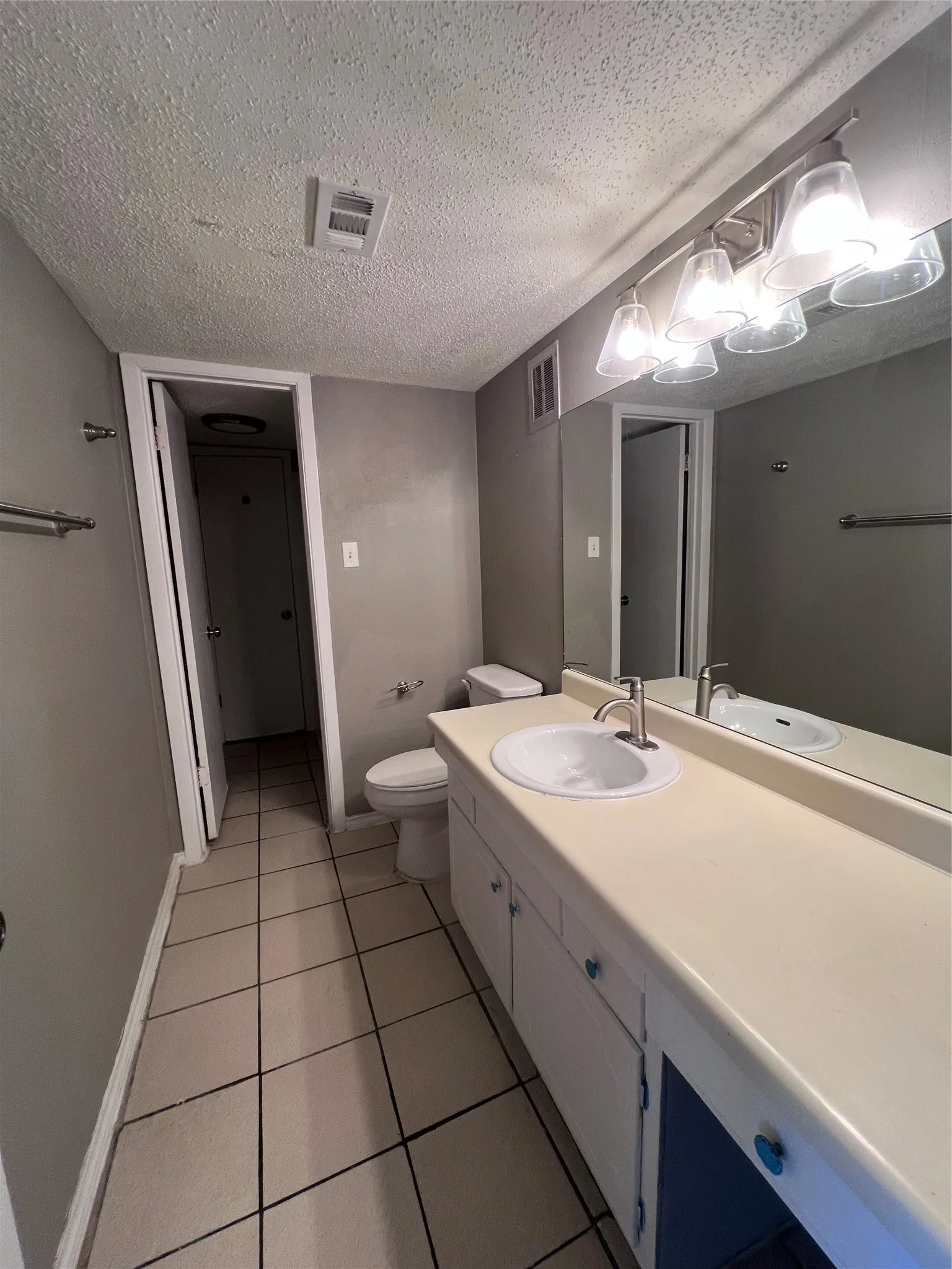 Condominium For Rent in Tarrant County , 5604 Boca Raton Boulevard 151, Fort Worth, Texas 76112, 3 Bedroom, 3 Bathroom, Garage spaces, 1,445 Sqft, built in 1972, mls#21372125, Real Estate Agent in Fort Worth, Homes For Rent in Tarrant county, Homes For Rent in Fort Worth, Realtor in Fort Worth Texas, Real Estate Brokerage Independent Realty Texas, Luminita Cordes Realtor