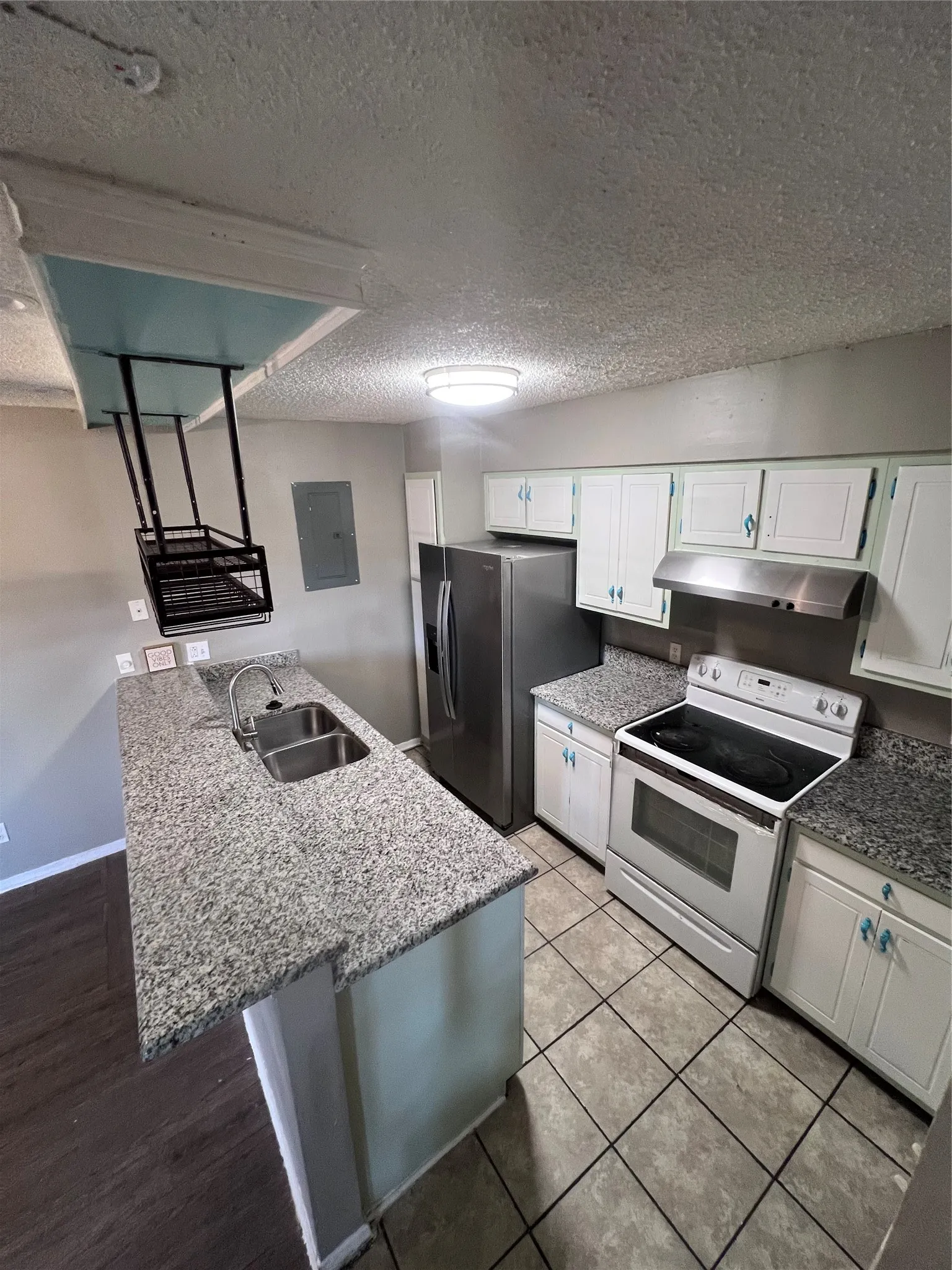 Condominium For Rent in Tarrant County , 5604 Boca Raton Boulevard 151, Fort Worth, Texas 76112, 3 Bedroom, 3 Bathroom, Garage spaces, 1,445 Sqft, built in 1972, mls#21372125, Real Estate Agent in Fort Worth, Homes For Rent in Tarrant county, Homes For Rent in Fort Worth, Realtor in Fort Worth Texas, Real Estate Brokerage Independent Realty Texas, Luminita Cordes Realtor