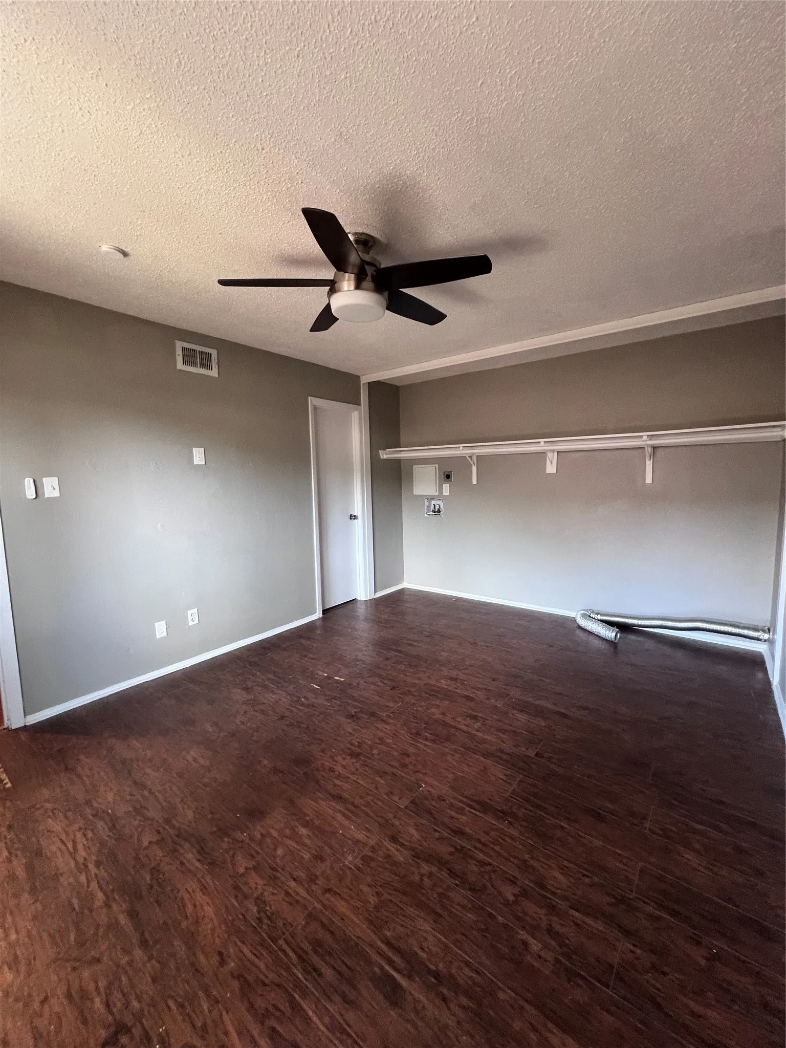 Condominium For Rent in Tarrant County , 5604 Boca Raton Boulevard 151, Fort Worth, Texas 76112, 3 Bedroom, 3 Bathroom, Garage spaces, 1,445 Sqft, built in 1972, mls#21372125, Real Estate Agent in Fort Worth, Homes For Rent in Tarrant county, Homes For Rent in Fort Worth, Realtor in Fort Worth Texas, Real Estate Brokerage Independent Realty Texas, Luminita Cordes Realtor