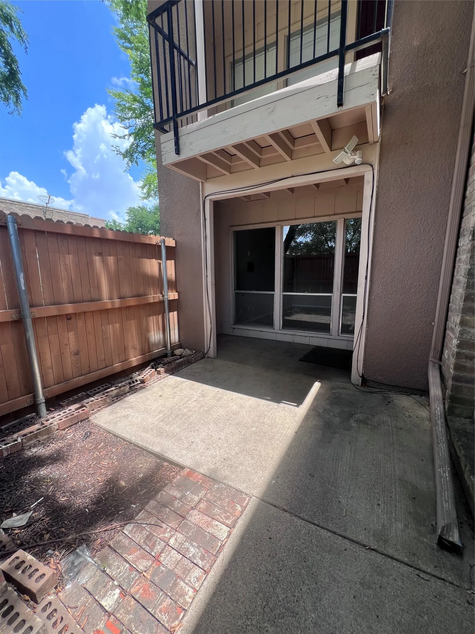 Condominium For Rent in Tarrant County , 5604 Boca Raton Boulevard 151, Fort Worth, Texas 76112, 3 Bedroom, 3 Bathroom, Garage spaces, 1,445 Sqft, built in 1972, mls#21372125, Real Estate Agent in Fort Worth, Homes For Rent in Tarrant county, Homes For Rent in Fort Worth, Realtor in Fort Worth Texas, Real Estate Brokerage Independent Realty Texas, Luminita Cordes Realtor