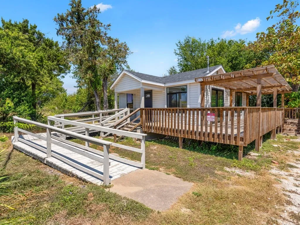 Single Family Residence For Sale in Bell County , 2500 E Highway 36, Temple, Texas 76501, 2 Bedroom, 2 Bathroom, Garage spaces, 874 Sqft, built in 1957, mls#21372096, Real Estate Agent in Temple, Homes For Sale in Bell county, Homes For Sale in Temple, Realtor in Temple Texas, Real Estate Brokerage Independent Realty Texas, Luminita Cordes Realtor