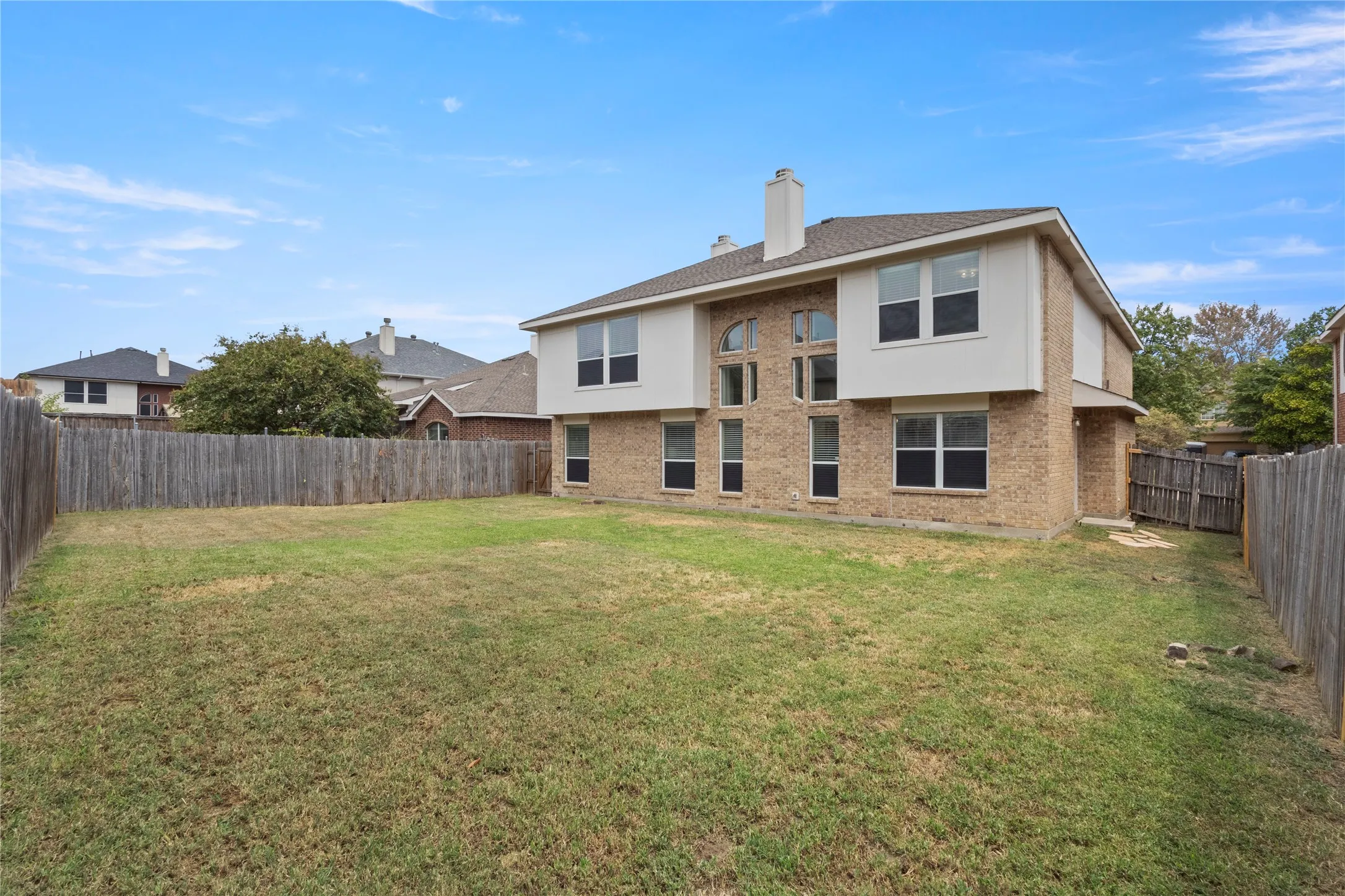 Single Family Residence For Sale in Denton County , 7100 Livingston Drive, Denton, Texas 76210, 6 Bedroom, 4 Bathroom, 2 Garage spaces, 4,011 Sqft, built in 2004, mls#21367936, Real Estate Agent in Denton, Homes For Sale in Denton county, Homes For Sale in Denton, Realtor in Denton Texas, Real Estate Brokerage Independent Realty Texas, Luminita Cordes Realtor
