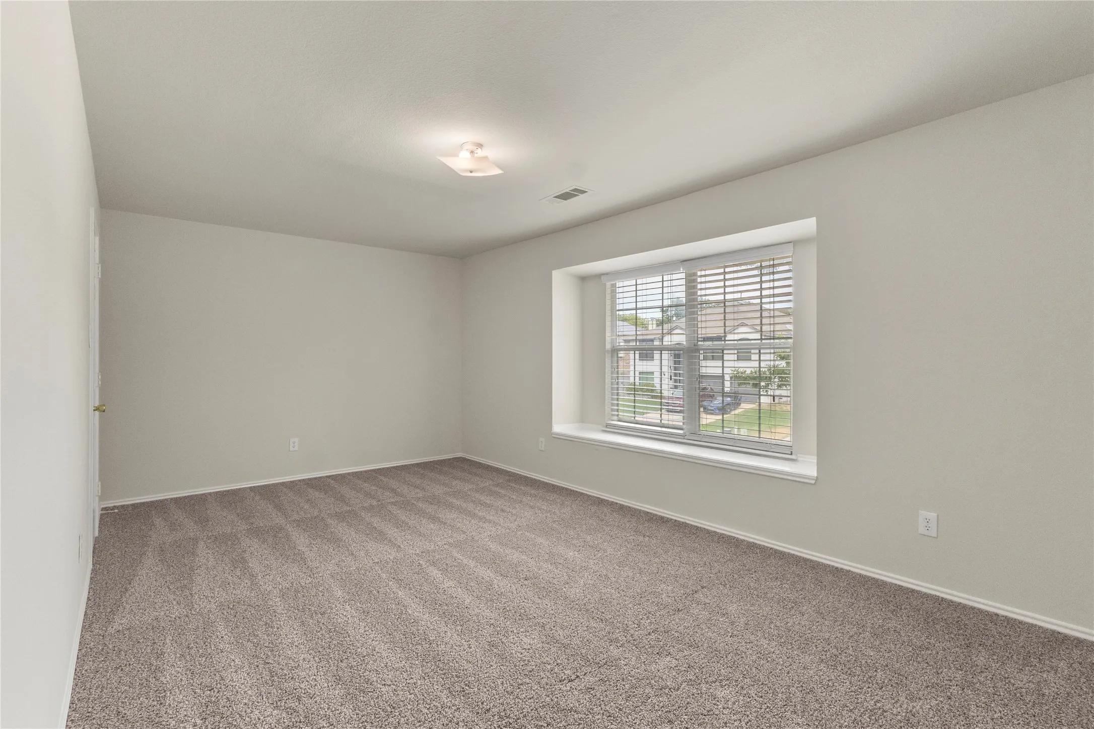Single Family Residence For Sale in Denton County , 7100 Livingston Drive, Denton, Texas 76210, 6 Bedroom, 4 Bathroom, 2 Garage spaces, 4,011 Sqft, built in 2004, mls#21367936, Real Estate Agent in Denton, Homes For Sale in Denton county, Homes For Sale in Denton, Realtor in Denton Texas, Real Estate Brokerage Independent Realty Texas, Luminita Cordes Realtor