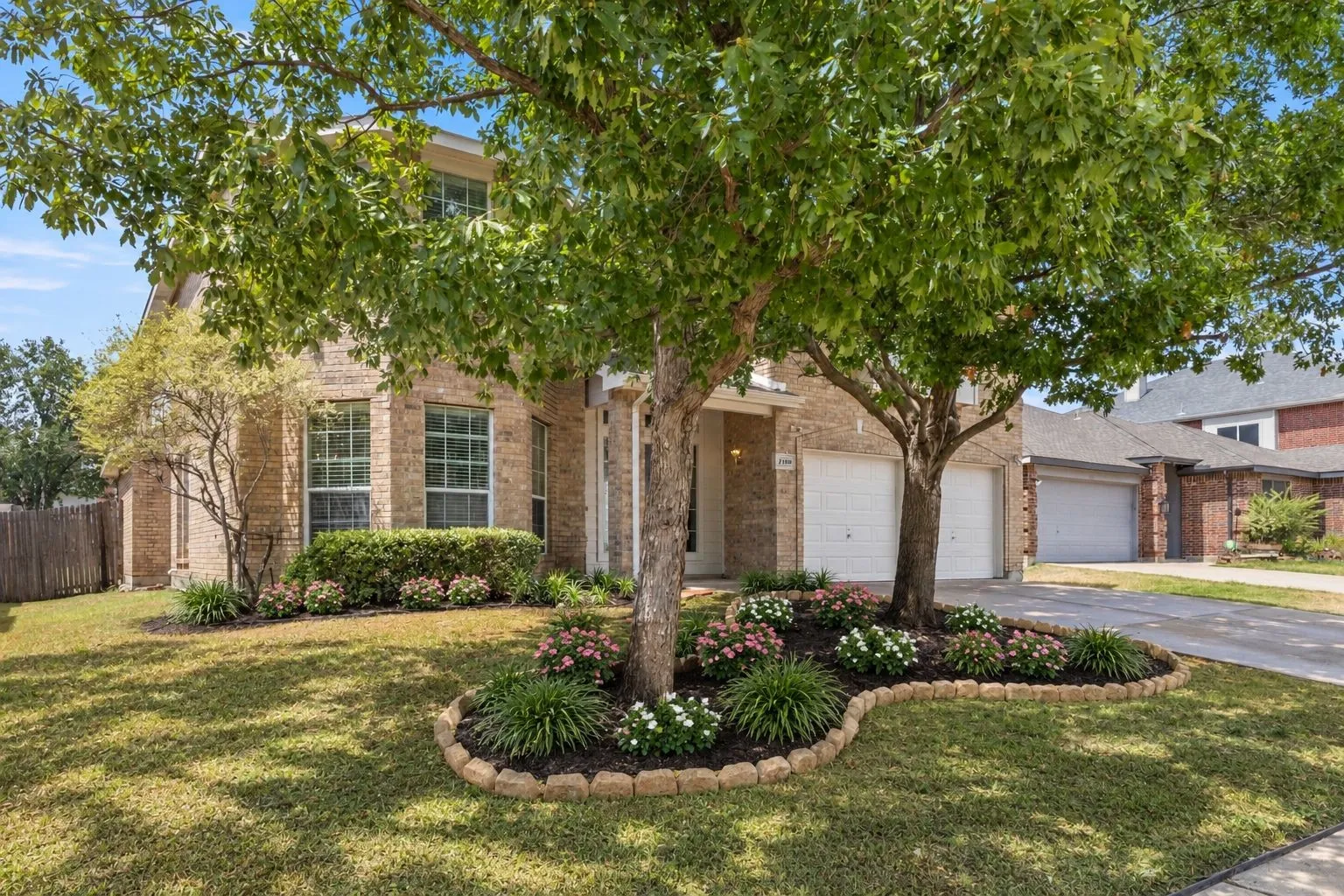 Single Family Residence For Sale in Denton County , 7100 Livingston Drive, Denton, Texas 76210, 6 Bedroom, 4 Bathroom, 2 Garage spaces, 4,011 Sqft, built in 2004, mls#21367936, Real Estate Agent in Denton, Homes For Sale in Denton county, Homes For Sale in Denton, Realtor in Denton Texas, Real Estate Brokerage Independent Realty Texas, Luminita Cordes Realtor