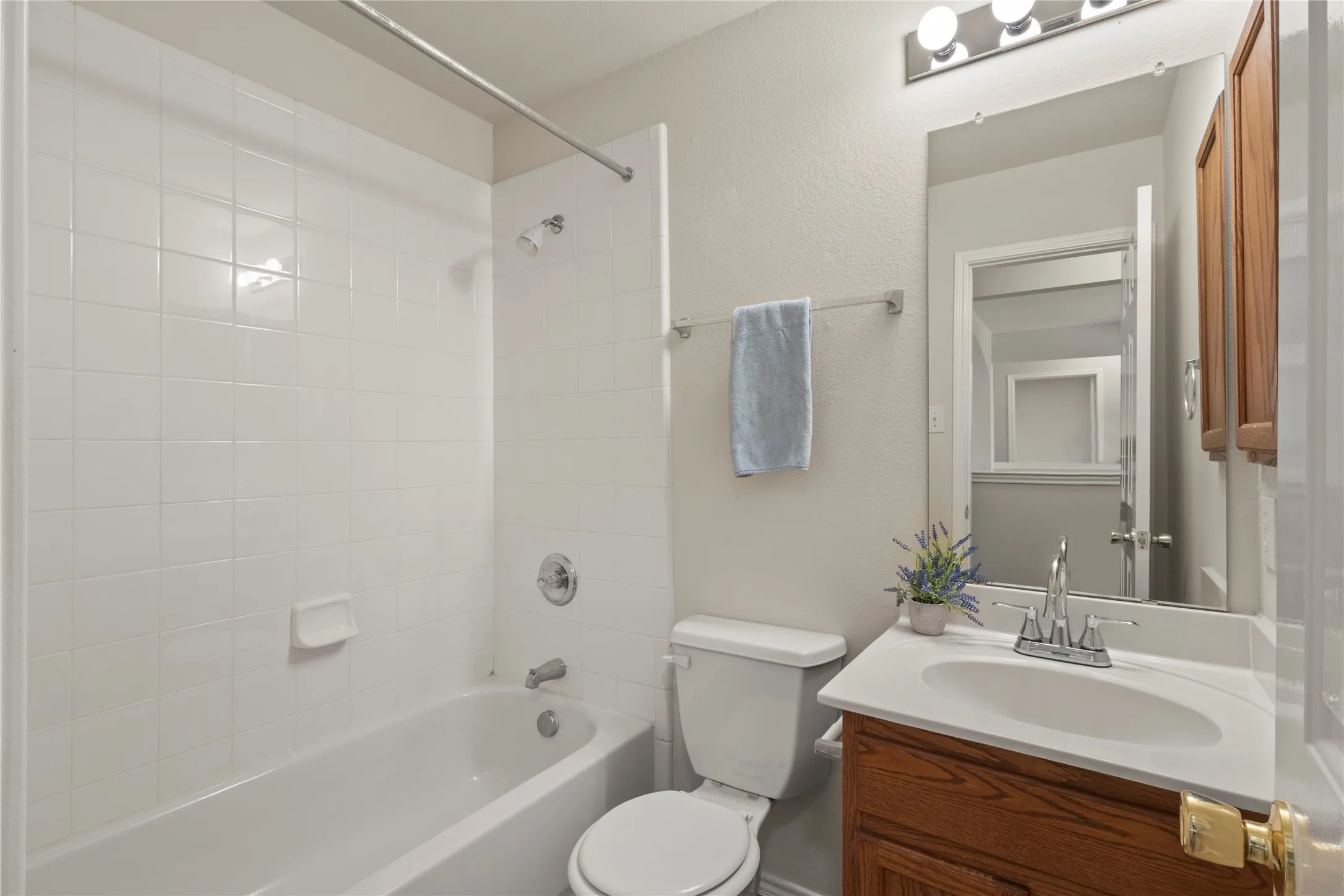 Single Family Residence For Sale in Denton County , 7100 Livingston Drive, Denton, Texas 76210, 6 Bedroom, 4 Bathroom, 2 Garage spaces, 4,011 Sqft, built in 2004, mls#21367936, Real Estate Agent in Denton, Homes For Sale in Denton county, Homes For Sale in Denton, Realtor in Denton Texas, Real Estate Brokerage Independent Realty Texas, Luminita Cordes Realtor