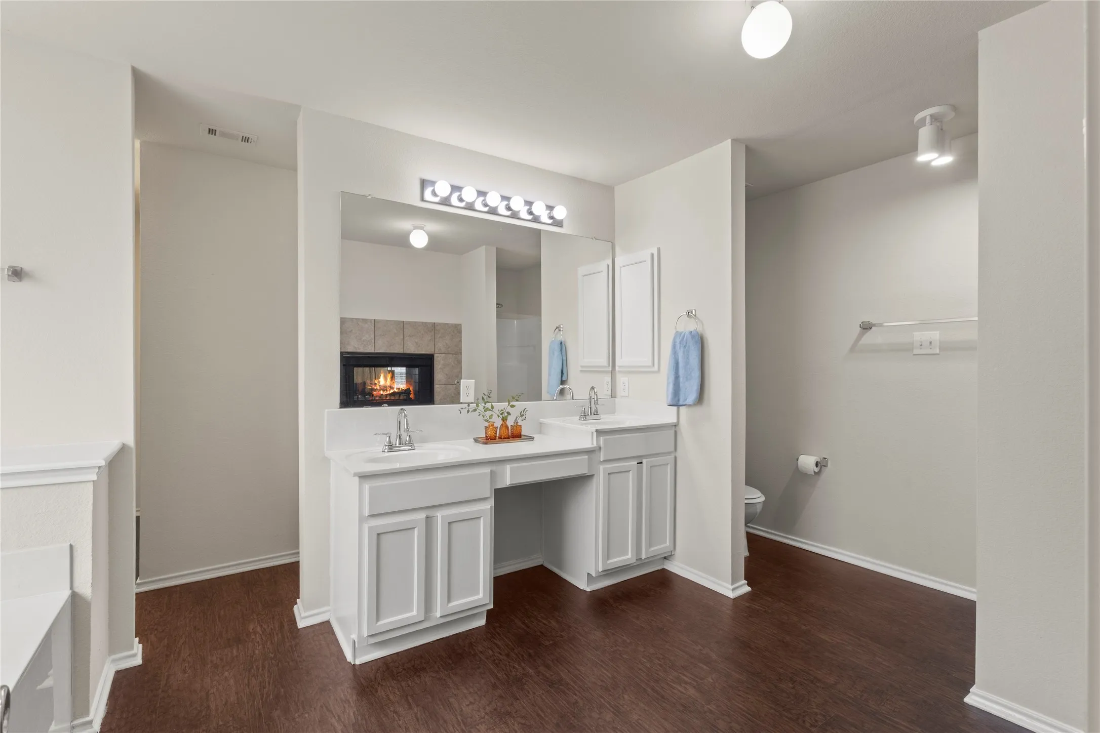 Single Family Residence For Sale in Denton County , 7100 Livingston Drive, Denton, Texas 76210, 6 Bedroom, 4 Bathroom, 2 Garage spaces, 4,011 Sqft, built in 2004, mls#21367936, Real Estate Agent in Denton, Homes For Sale in Denton county, Homes For Sale in Denton, Realtor in Denton Texas, Real Estate Brokerage Independent Realty Texas, Luminita Cordes Realtor
