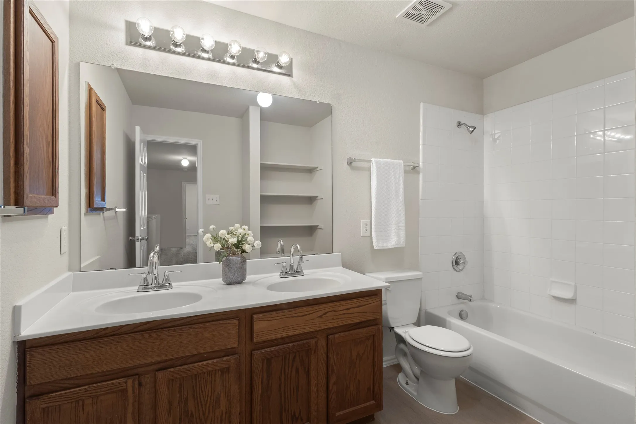 Single Family Residence For Sale in Denton County , 7100 Livingston Drive, Denton, Texas 76210, 6 Bedroom, 4 Bathroom, 2 Garage spaces, 4,011 Sqft, built in 2004, mls#21367936, Real Estate Agent in Denton, Homes For Sale in Denton county, Homes For Sale in Denton, Realtor in Denton Texas, Real Estate Brokerage Independent Realty Texas, Luminita Cordes Realtor
