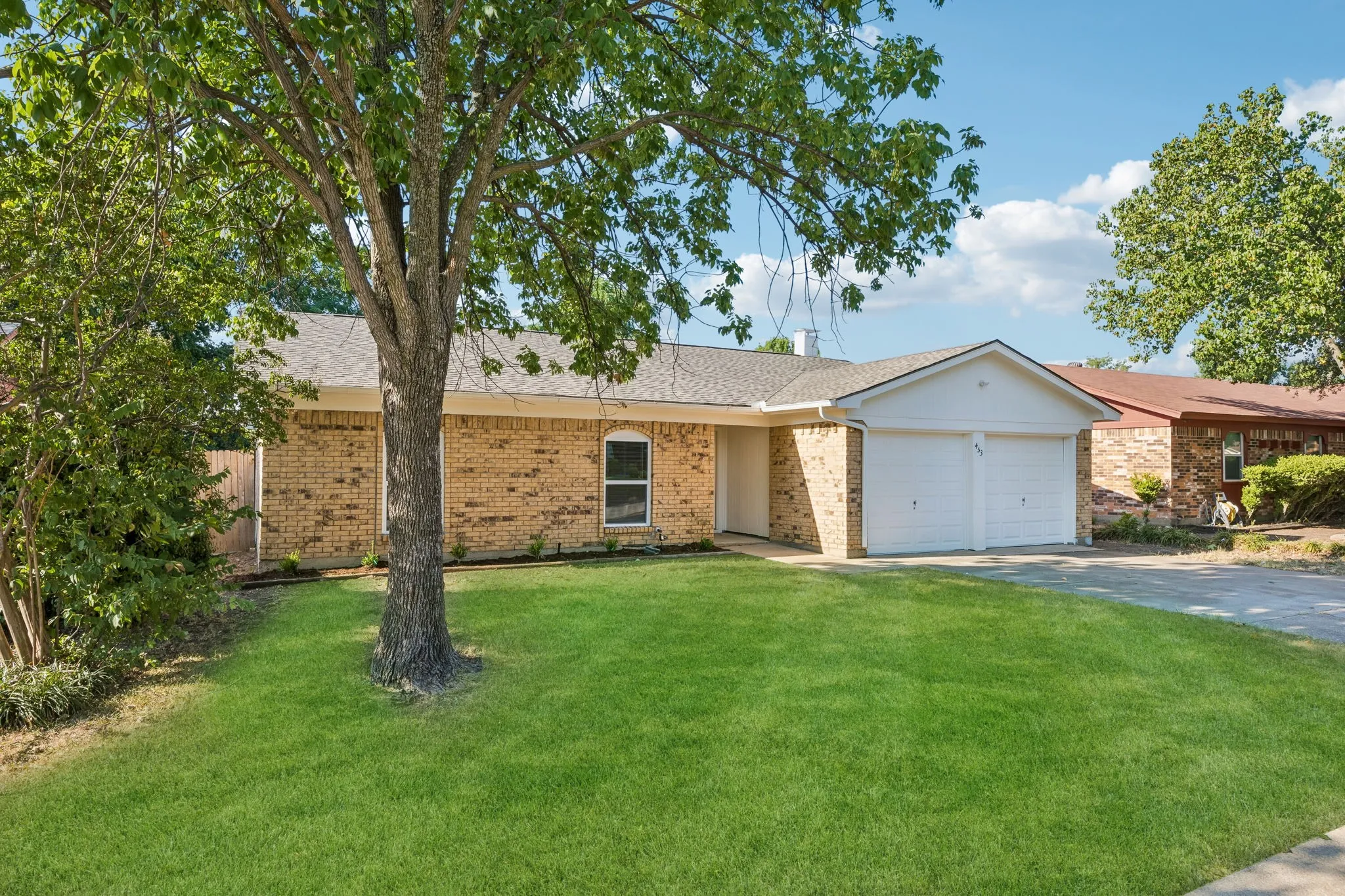 Single Family Residence For Sale in Tarrant County , 453 Edwards Drive, Saginaw, Texas 76179, 3 Bedroom, 2 Bathroom, 2 Garage spaces, 1,470 Sqft, built in 1976, mls#21371793, Real Estate Agent in Saginaw, Homes For Sale in Tarrant county, Homes For Sale in Saginaw, Realtor in Saginaw Texas, Real Estate Brokerage Independent Realty Texas, Luminita Cordes Realtor
