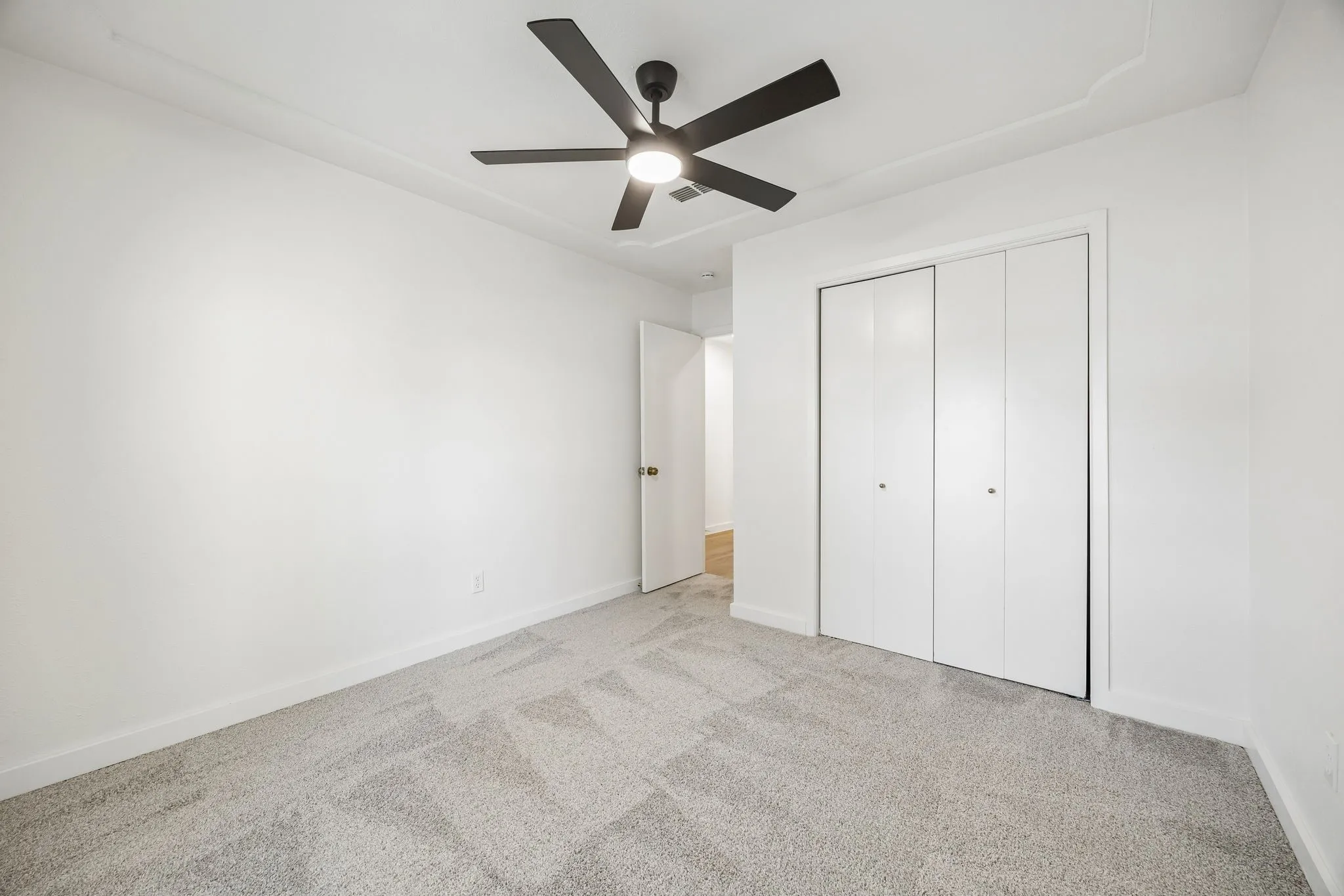 Single Family Residence For Sale in Tarrant County , 453 Edwards Drive, Saginaw, Texas 76179, 3 Bedroom, 2 Bathroom, 2 Garage spaces, 1,470 Sqft, built in 1976, mls#21371793, Real Estate Agent in Saginaw, Homes For Sale in Tarrant county, Homes For Sale in Saginaw, Realtor in Saginaw Texas, Real Estate Brokerage Independent Realty Texas, Luminita Cordes Realtor