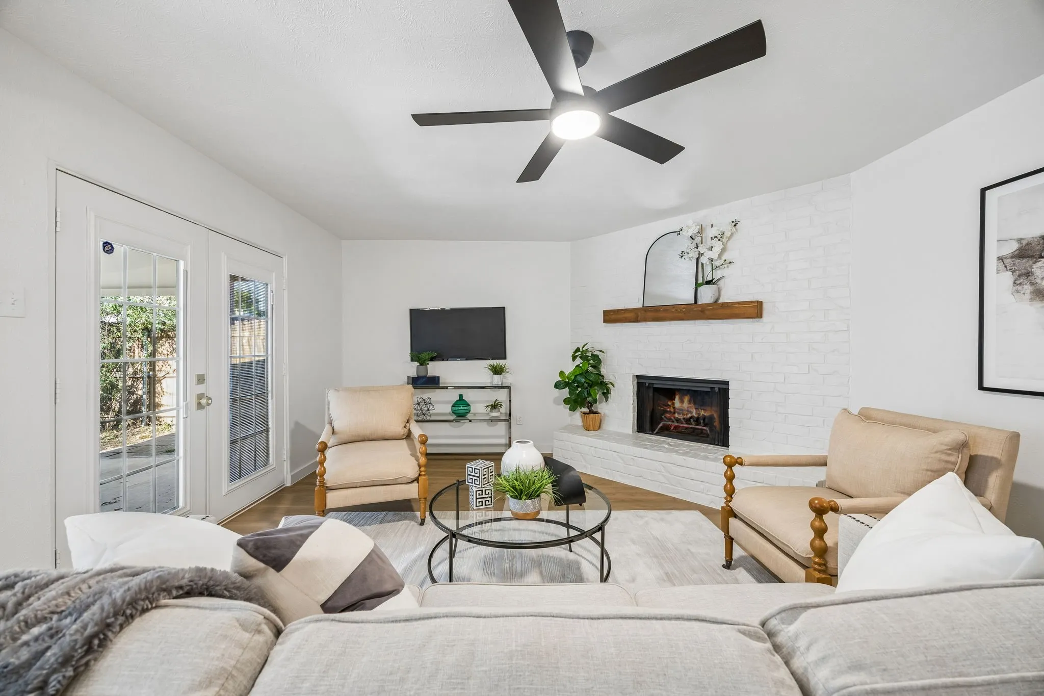 Single Family Residence For Sale in Tarrant County , 453 Edwards Drive, Saginaw, Texas 76179, 3 Bedroom, 2 Bathroom, 2 Garage spaces, 1,470 Sqft, built in 1976, mls#21371793, Real Estate Agent in Saginaw, Homes For Sale in Tarrant county, Homes For Sale in Saginaw, Realtor in Saginaw Texas, Real Estate Brokerage Independent Realty Texas, Luminita Cordes Realtor