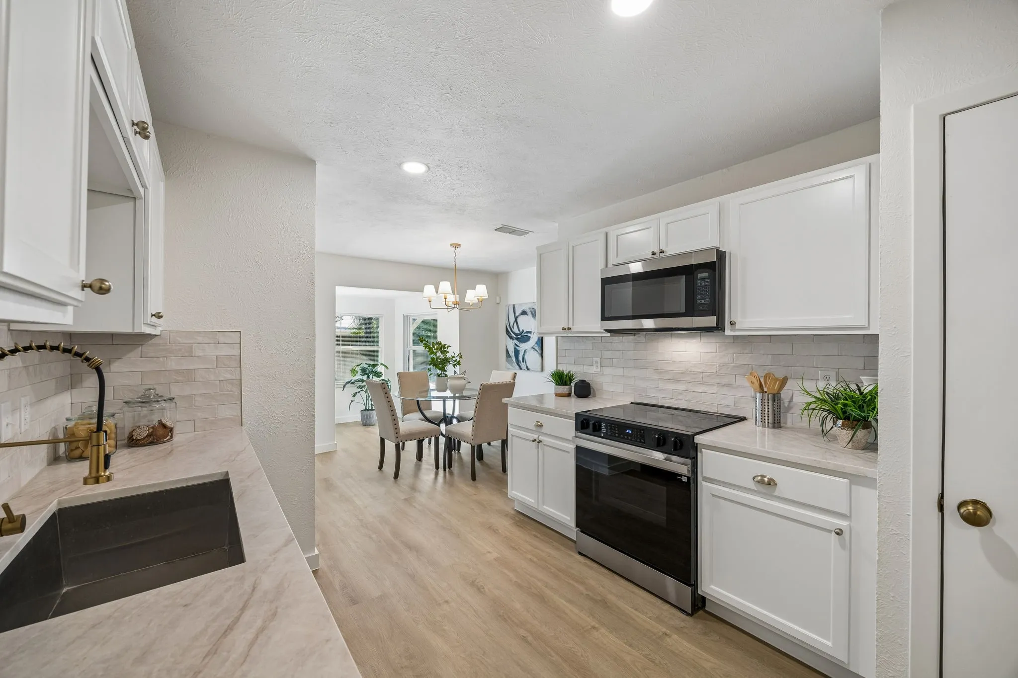 Single Family Residence For Sale in Tarrant County , 453 Edwards Drive, Saginaw, Texas 76179, 3 Bedroom, 2 Bathroom, 2 Garage spaces, 1,470 Sqft, built in 1976, mls#21371793, Real Estate Agent in Saginaw, Homes For Sale in Tarrant county, Homes For Sale in Saginaw, Realtor in Saginaw Texas, Real Estate Brokerage Independent Realty Texas, Luminita Cordes Realtor