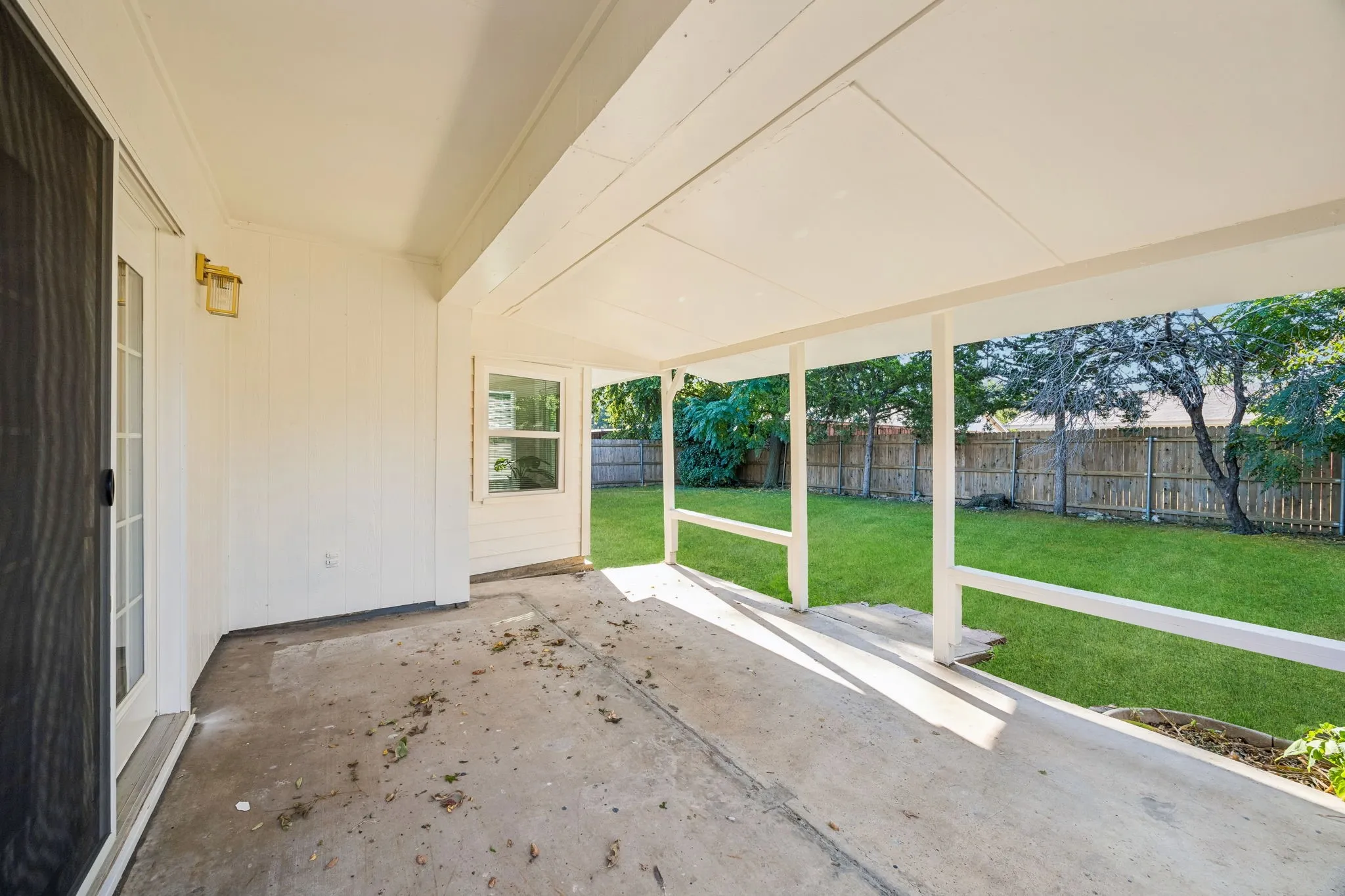 Single Family Residence For Sale in Tarrant County , 453 Edwards Drive, Saginaw, Texas 76179, 3 Bedroom, 2 Bathroom, 2 Garage spaces, 1,470 Sqft, built in 1976, mls#21371793, Real Estate Agent in Saginaw, Homes For Sale in Tarrant county, Homes For Sale in Saginaw, Realtor in Saginaw Texas, Real Estate Brokerage Independent Realty Texas, Luminita Cordes Realtor