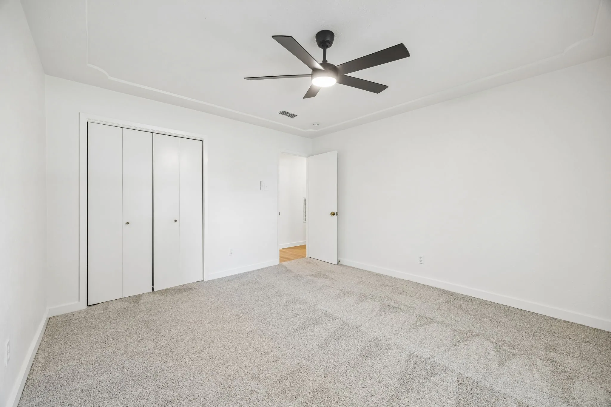 Single Family Residence For Sale in Tarrant County , 453 Edwards Drive, Saginaw, Texas 76179, 3 Bedroom, 2 Bathroom, 2 Garage spaces, 1,470 Sqft, built in 1976, mls#21371793, Real Estate Agent in Saginaw, Homes For Sale in Tarrant county, Homes For Sale in Saginaw, Realtor in Saginaw Texas, Real Estate Brokerage Independent Realty Texas, Luminita Cordes Realtor