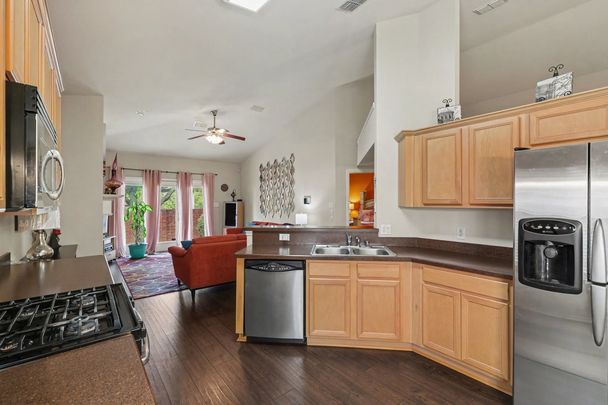 Single Family Residence For Sale in Tarrant County , 5896 Vista Heights Lane, Grand Prairie, Texas 75052, 4 Bedroom, 2 Bathroom, 2 Garage spaces, 2,055 Sqft, built in 2005, mls#21371694, Real Estate Agent in Grand Prairie, Homes For Sale in Tarrant county, Homes For Sale in Grand Prairie, Realtor in Grand Prairie Texas, Real Estate Brokerage Independent Realty Texas, Luminita Cordes Realtor
