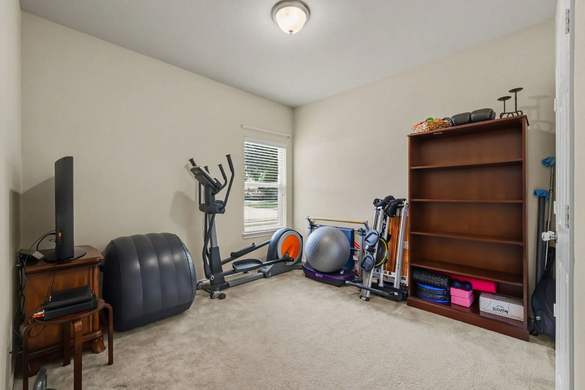 Single Family Residence For Sale in Tarrant County , 5896 Vista Heights Lane, Grand Prairie, Texas 75052, 4 Bedroom, 2 Bathroom, 2 Garage spaces, 2,055 Sqft, built in 2005, mls#21371694, Real Estate Agent in Grand Prairie, Homes For Sale in Tarrant county, Homes For Sale in Grand Prairie, Realtor in Grand Prairie Texas, Real Estate Brokerage Independent Realty Texas, Luminita Cordes Realtor