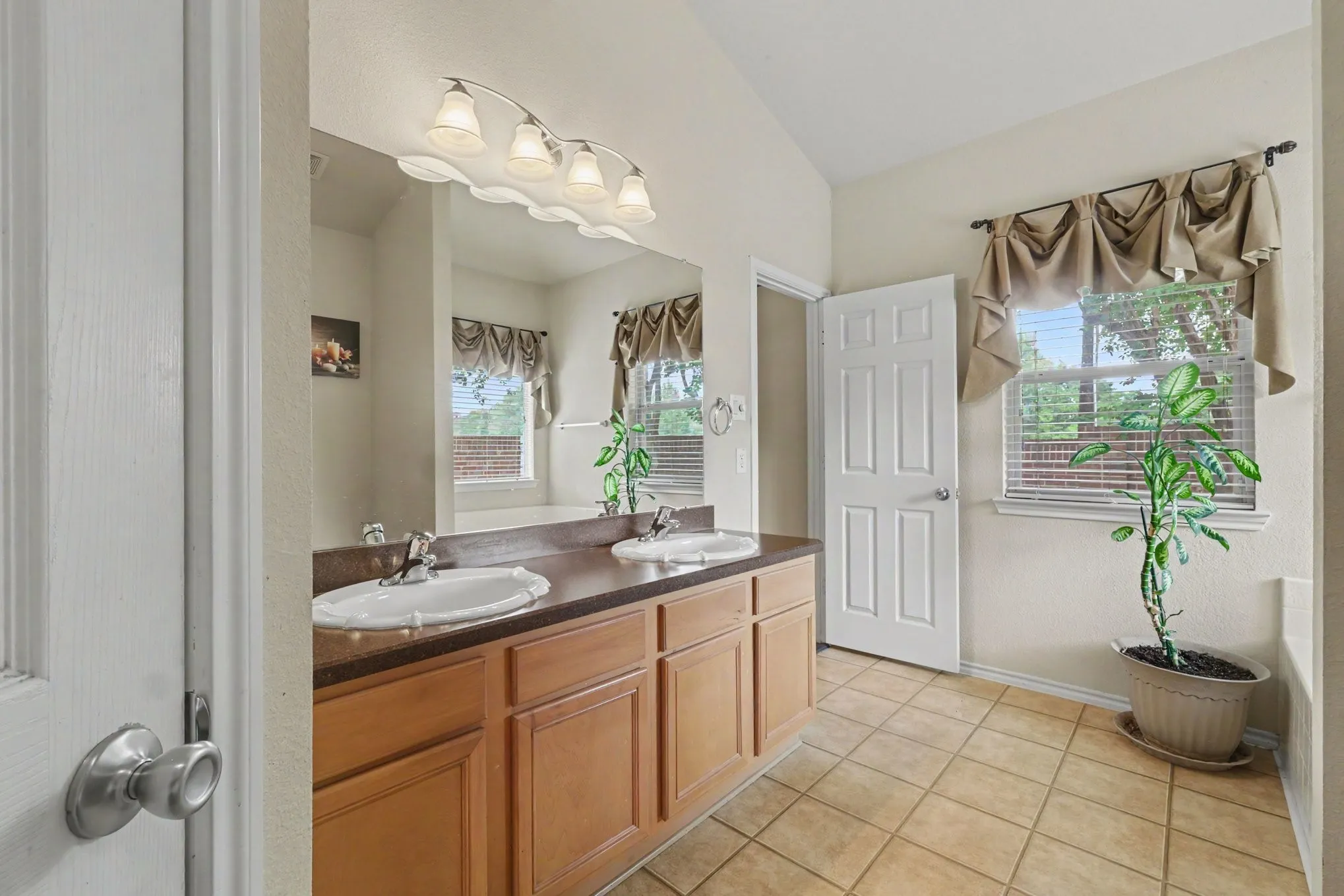 Single Family Residence For Sale in Tarrant County , 5896 Vista Heights Lane, Grand Prairie, Texas 75052, 4 Bedroom, 2 Bathroom, 2 Garage spaces, 2,055 Sqft, built in 2005, mls#21371694, Real Estate Agent in Grand Prairie, Homes For Sale in Tarrant county, Homes For Sale in Grand Prairie, Realtor in Grand Prairie Texas, Real Estate Brokerage Independent Realty Texas, Luminita Cordes Realtor