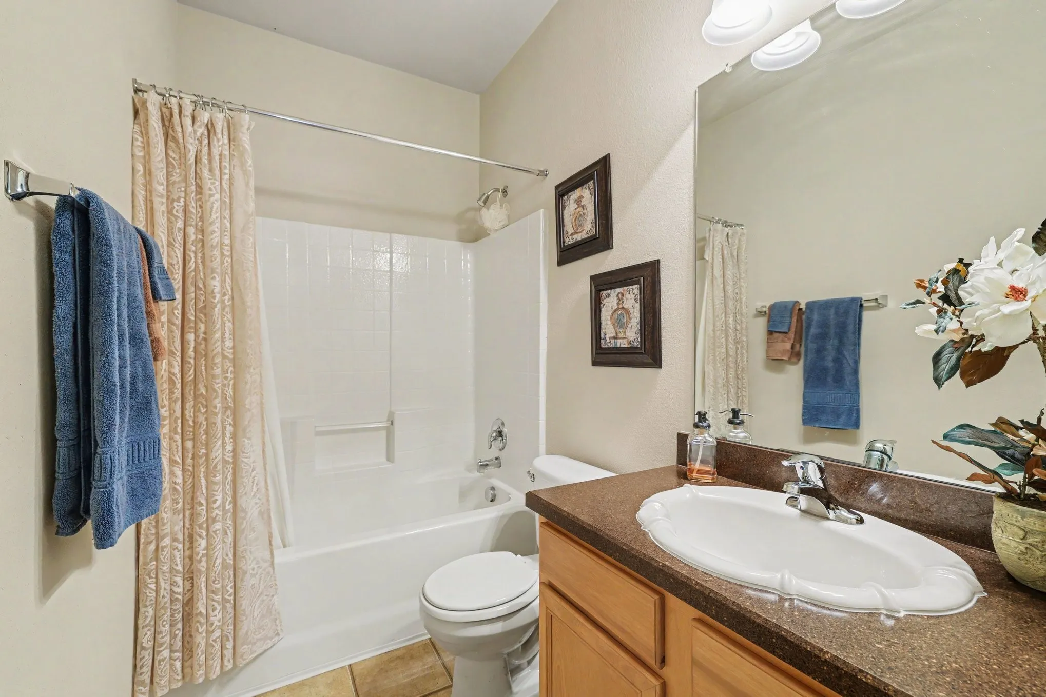 Single Family Residence For Sale in Tarrant County , 5896 Vista Heights Lane, Grand Prairie, Texas 75052, 4 Bedroom, 2 Bathroom, 2 Garage spaces, 2,055 Sqft, built in 2005, mls#21371694, Real Estate Agent in Grand Prairie, Homes For Sale in Tarrant county, Homes For Sale in Grand Prairie, Realtor in Grand Prairie Texas, Real Estate Brokerage Independent Realty Texas, Luminita Cordes Realtor
