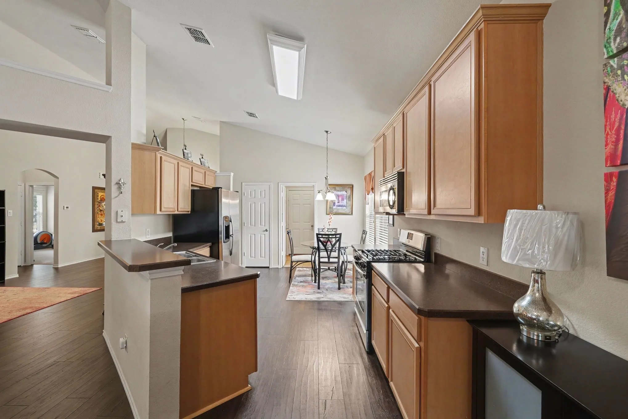 Single Family Residence For Sale in Tarrant County , 5896 Vista Heights Lane, Grand Prairie, Texas 75052, 4 Bedroom, 2 Bathroom, 2 Garage spaces, 2,055 Sqft, built in 2005, mls#21371694, Real Estate Agent in Grand Prairie, Homes For Sale in Tarrant county, Homes For Sale in Grand Prairie, Realtor in Grand Prairie Texas, Real Estate Brokerage Independent Realty Texas, Luminita Cordes Realtor