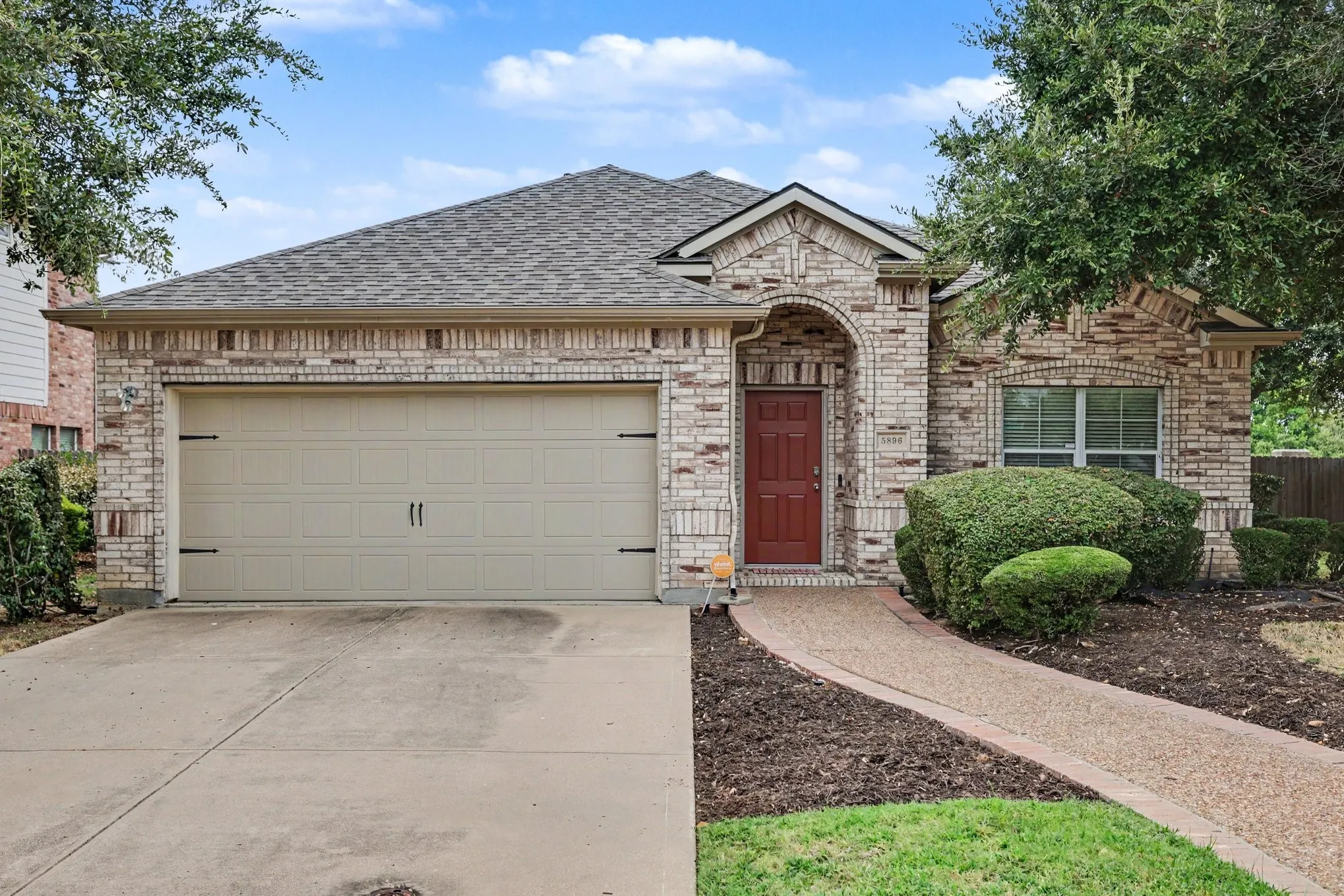 Single Family Residence For Sale in Tarrant County , 5896 Vista Heights Lane, Grand Prairie, Texas 75052, 4 Bedroom, 2 Bathroom, 2 Garage spaces, 2,055 Sqft, built in 2005, mls#21371694, Real Estate Agent in Grand Prairie, Homes For Sale in Tarrant county, Homes For Sale in Grand Prairie, Realtor in Grand Prairie Texas, Real Estate Brokerage Independent Realty Texas, Luminita Cordes Realtor
