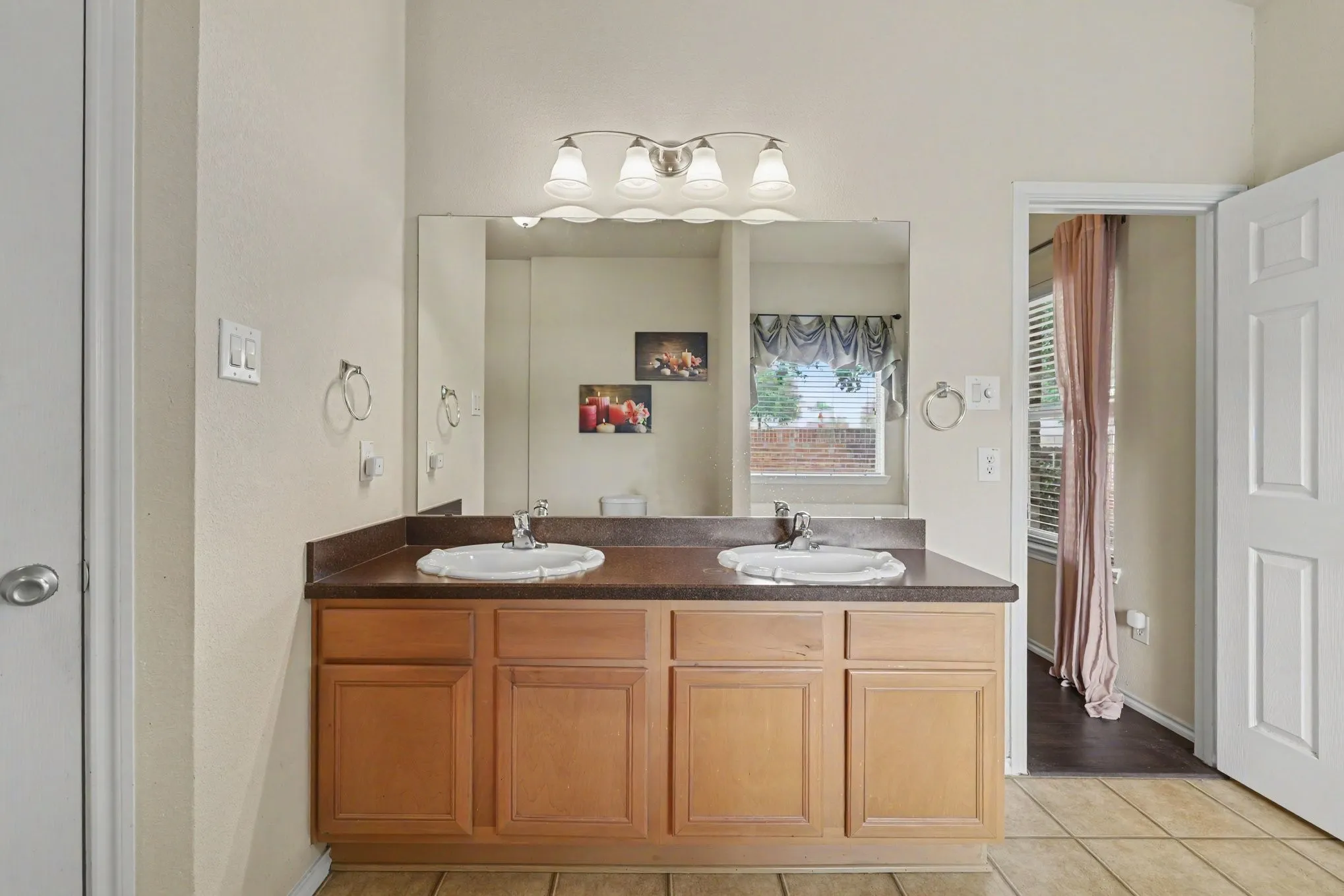 Single Family Residence For Sale in Tarrant County , 5896 Vista Heights Lane, Grand Prairie, Texas 75052, 4 Bedroom, 2 Bathroom, 2 Garage spaces, 2,055 Sqft, built in 2005, mls#21371694, Real Estate Agent in Grand Prairie, Homes For Sale in Tarrant county, Homes For Sale in Grand Prairie, Realtor in Grand Prairie Texas, Real Estate Brokerage Independent Realty Texas, Luminita Cordes Realtor