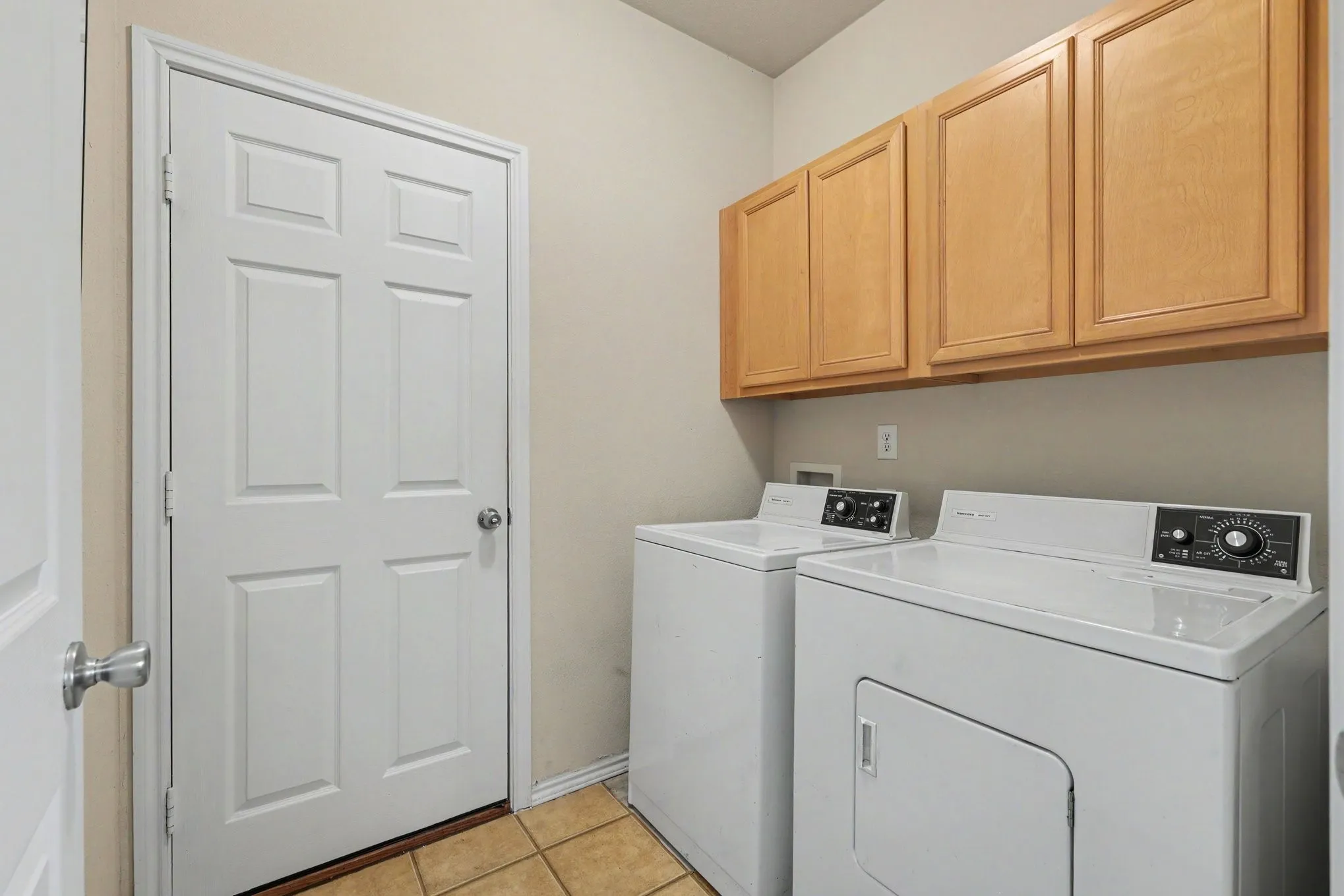 Single Family Residence For Sale in Tarrant County , 5896 Vista Heights Lane, Grand Prairie, Texas 75052, 4 Bedroom, 2 Bathroom, 2 Garage spaces, 2,055 Sqft, built in 2005, mls#21371694, Real Estate Agent in Grand Prairie, Homes For Sale in Tarrant county, Homes For Sale in Grand Prairie, Realtor in Grand Prairie Texas, Real Estate Brokerage Independent Realty Texas, Luminita Cordes Realtor