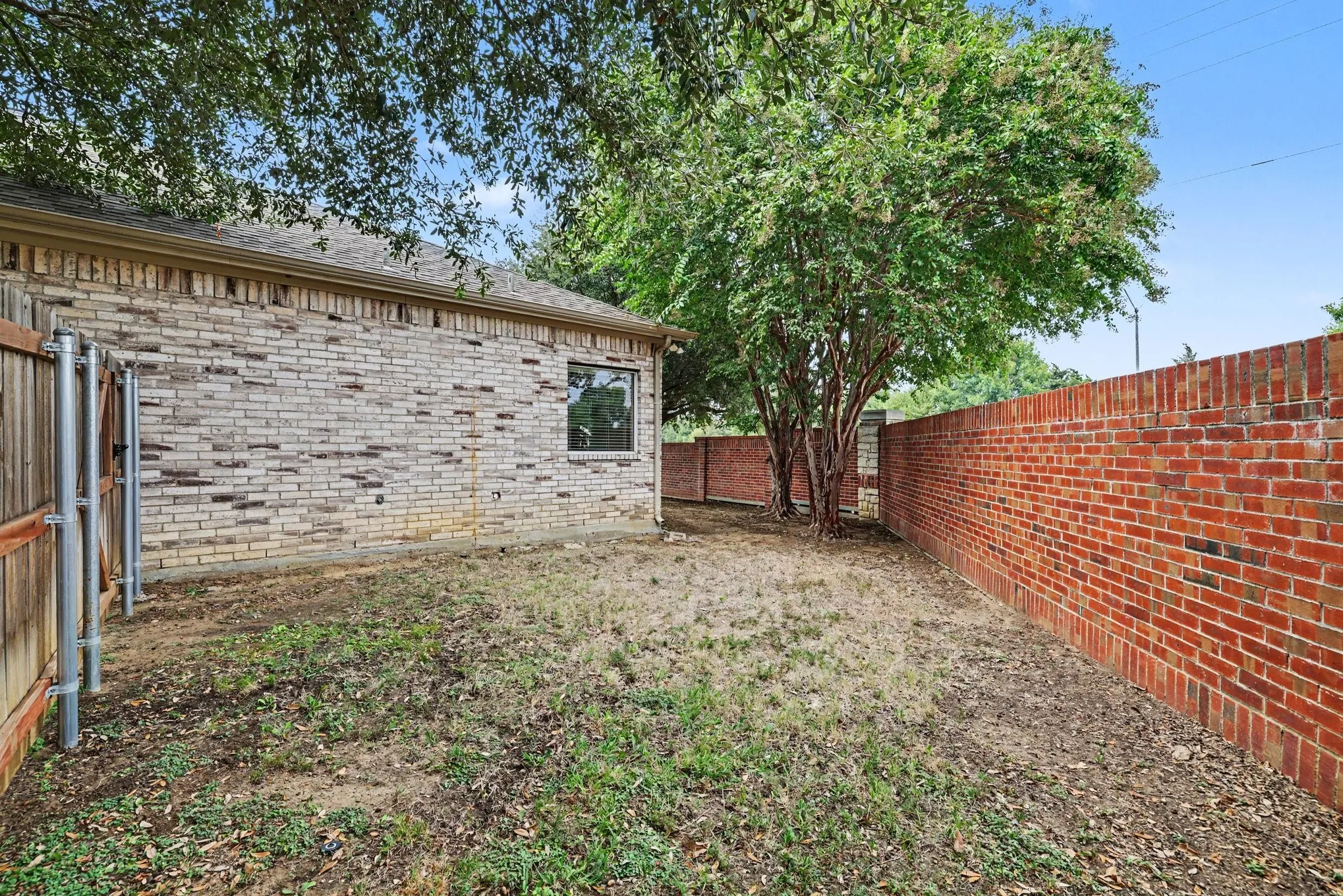 Single Family Residence For Sale in Tarrant County , 5896 Vista Heights Lane, Grand Prairie, Texas 75052, 4 Bedroom, 2 Bathroom, 2 Garage spaces, 2,055 Sqft, built in 2005, mls#21371694, Real Estate Agent in Grand Prairie, Homes For Sale in Tarrant county, Homes For Sale in Grand Prairie, Realtor in Grand Prairie Texas, Real Estate Brokerage Independent Realty Texas, Luminita Cordes Realtor