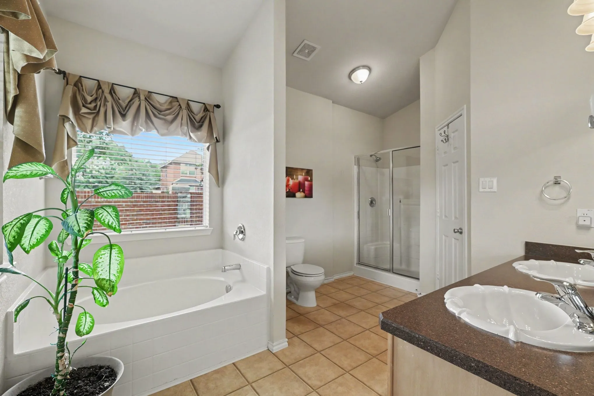 Single Family Residence For Sale in Tarrant County , 5896 Vista Heights Lane, Grand Prairie, Texas 75052, 4 Bedroom, 2 Bathroom, 2 Garage spaces, 2,055 Sqft, built in 2005, mls#21371694, Real Estate Agent in Grand Prairie, Homes For Sale in Tarrant county, Homes For Sale in Grand Prairie, Realtor in Grand Prairie Texas, Real Estate Brokerage Independent Realty Texas, Luminita Cordes Realtor