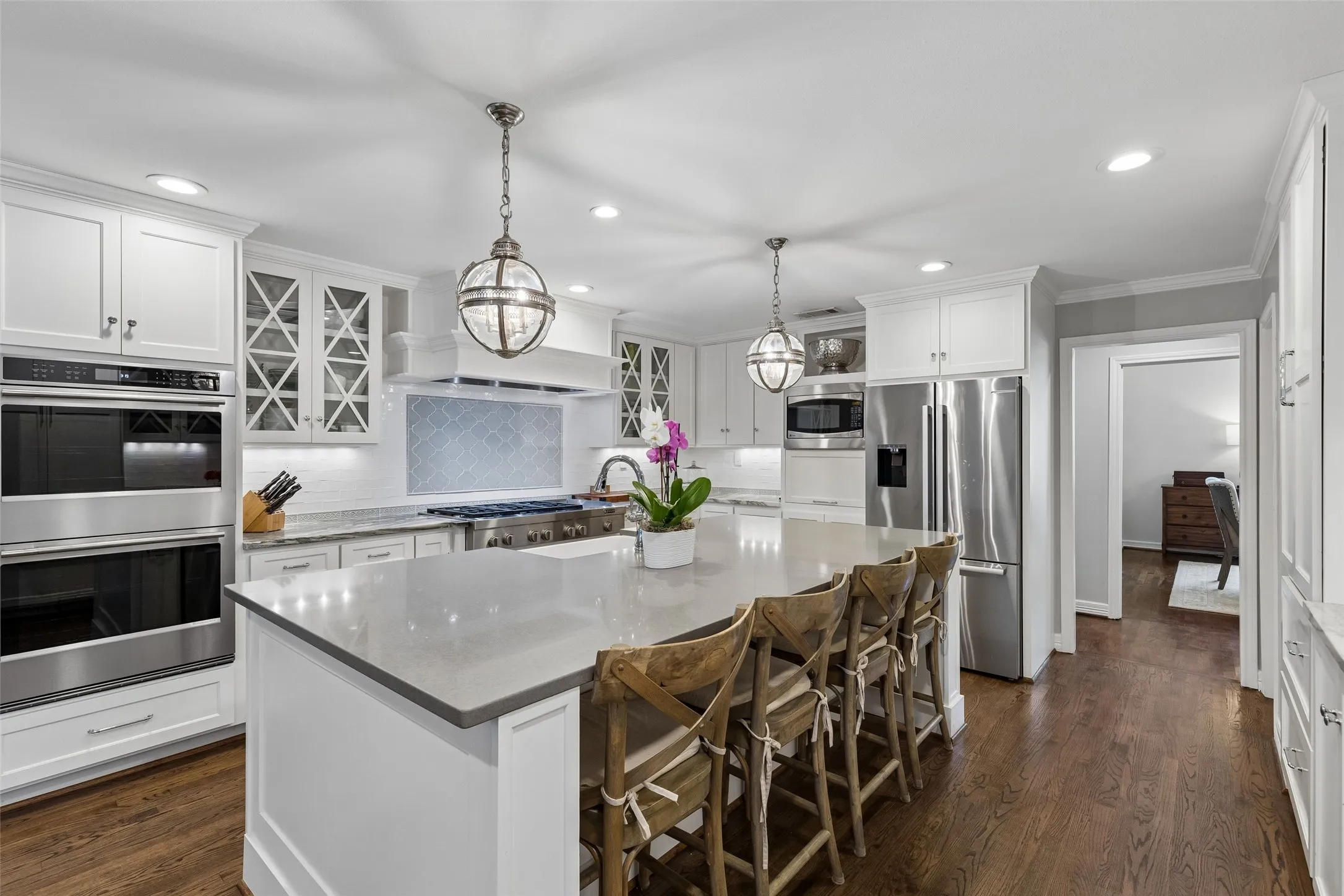 Single Family Residence For Sale in Dallas County , 17020 Club Hill Drive, Dallas, Texas 75248, 5 Bedroom, 6 Bathroom, 3 Garage spaces, 5,506 Sqft, built in 1978, mls#21368685, Real Estate Agent in Dallas, Homes For Sale in Dallas county, Homes For Sale in Dallas, Realtor in Dallas Texas, Real Estate Brokerage Independent Realty Texas, Luminita Cordes Realtor