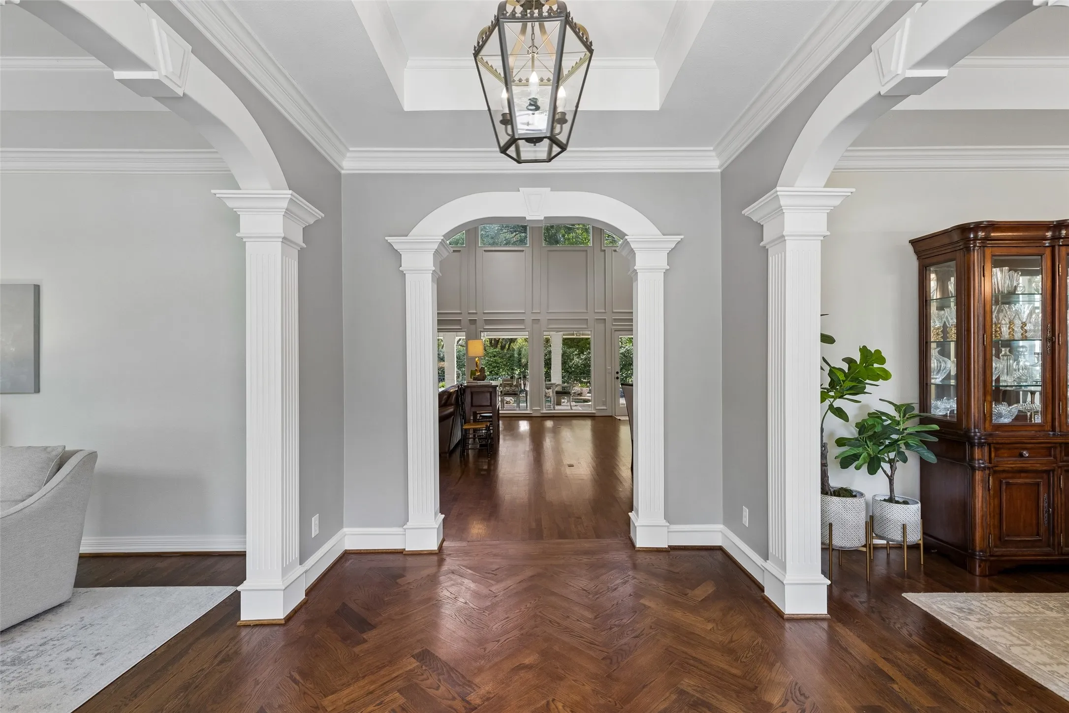 Single Family Residence For Sale in Dallas County , 17020 Club Hill Drive, Dallas, Texas 75248, 5 Bedroom, 6 Bathroom, 3 Garage spaces, 5,506 Sqft, built in 1978, mls#21368685, Real Estate Agent in Dallas, Homes For Sale in Dallas county, Homes For Sale in Dallas, Realtor in Dallas Texas, Real Estate Brokerage Independent Realty Texas, Luminita Cordes Realtor