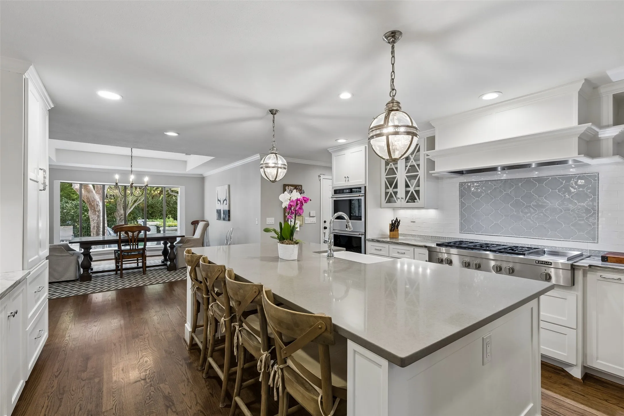 Single Family Residence For Sale in Dallas County , 17020 Club Hill Drive, Dallas, Texas 75248, 5 Bedroom, 6 Bathroom, 3 Garage spaces, 5,506 Sqft, built in 1978, mls#21368685, Real Estate Agent in Dallas, Homes For Sale in Dallas county, Homes For Sale in Dallas, Realtor in Dallas Texas, Real Estate Brokerage Independent Realty Texas, Luminita Cordes Realtor