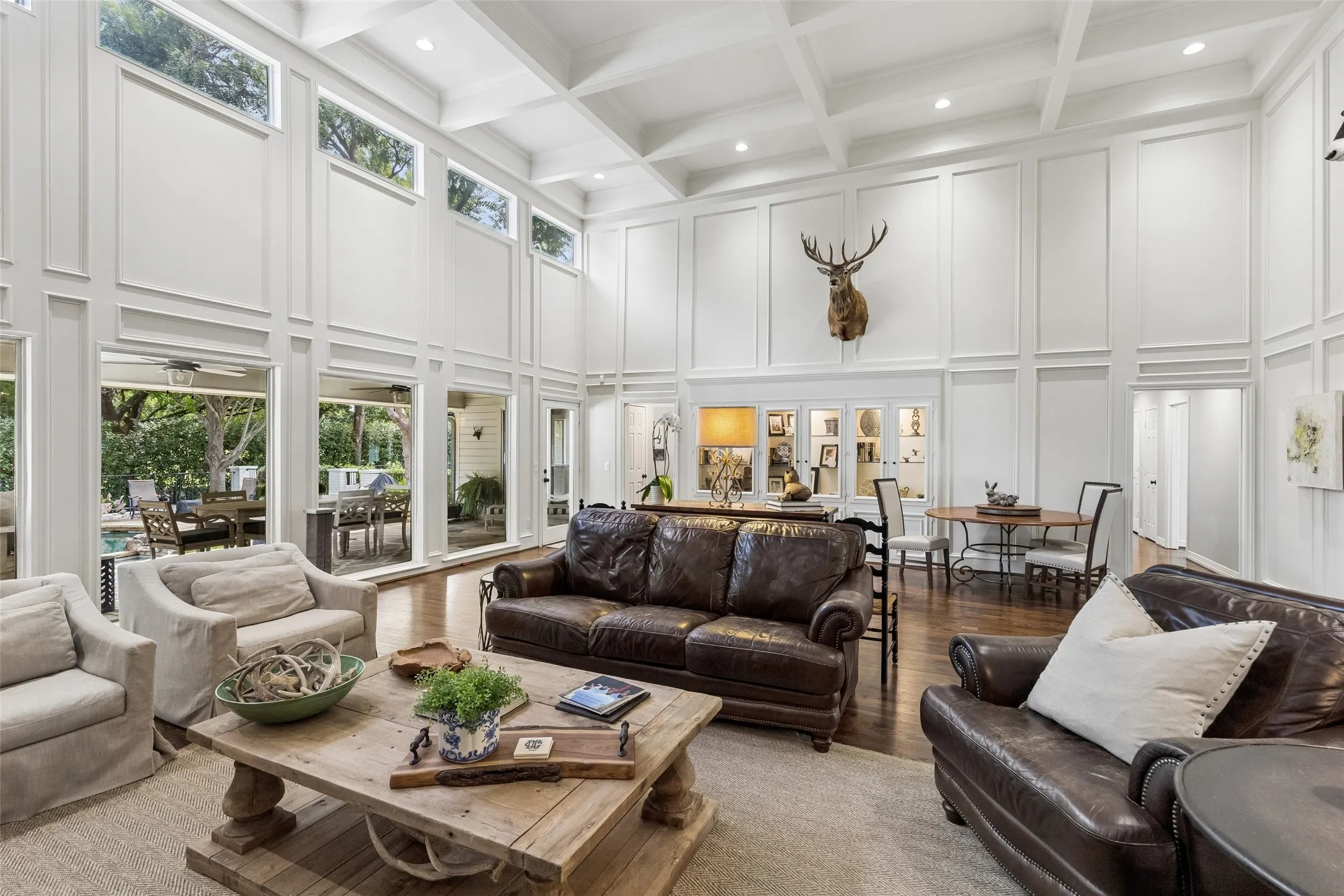 Single Family Residence For Sale in Dallas County , 17020 Club Hill Drive, Dallas, Texas 75248, 5 Bedroom, 6 Bathroom, 3 Garage spaces, 5,506 Sqft, built in 1978, mls#21368685, Real Estate Agent in Dallas, Homes For Sale in Dallas county, Homes For Sale in Dallas, Realtor in Dallas Texas, Real Estate Brokerage Independent Realty Texas, Luminita Cordes Realtor