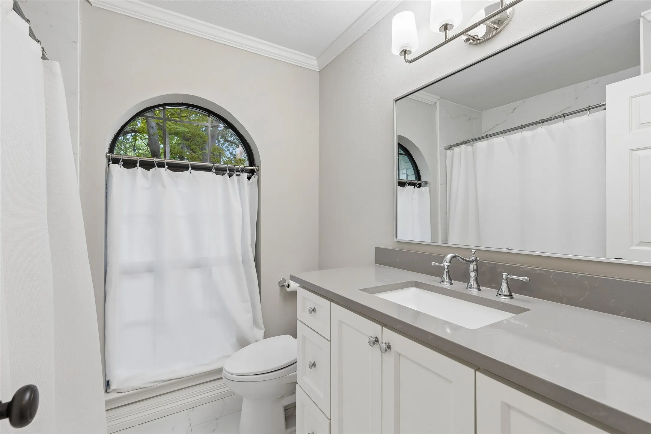 Single Family Residence For Sale in Dallas County , 17020 Club Hill Drive, Dallas, Texas 75248, 5 Bedroom, 6 Bathroom, 3 Garage spaces, 5,506 Sqft, built in 1978, mls#21368685, Real Estate Agent in Dallas, Homes For Sale in Dallas county, Homes For Sale in Dallas, Realtor in Dallas Texas, Real Estate Brokerage Independent Realty Texas, Luminita Cordes Realtor