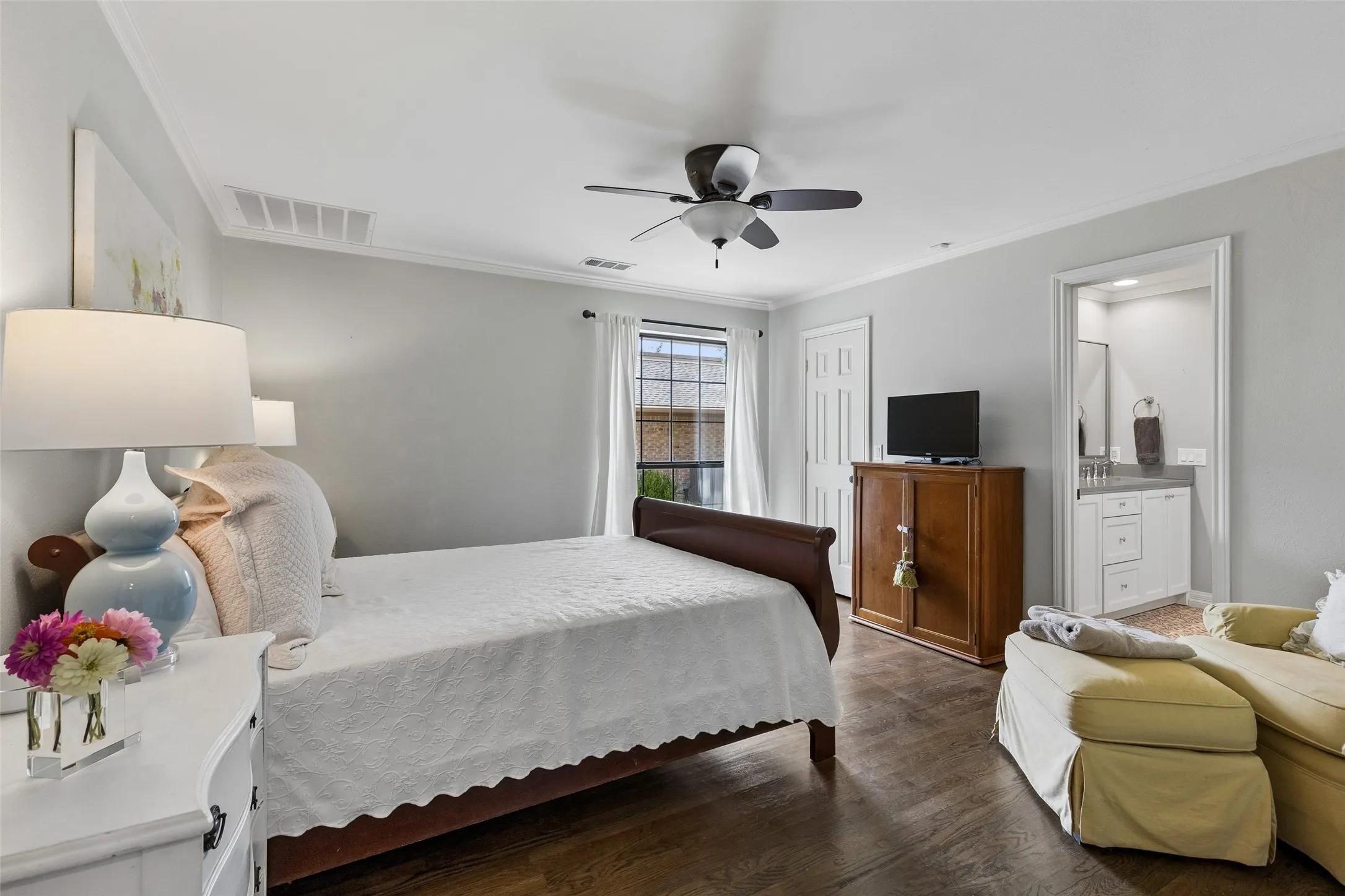 Single Family Residence For Sale in Dallas County , 17020 Club Hill Drive, Dallas, Texas 75248, 5 Bedroom, 6 Bathroom, 3 Garage spaces, 5,506 Sqft, built in 1978, mls#21368685, Real Estate Agent in Dallas, Homes For Sale in Dallas county, Homes For Sale in Dallas, Realtor in Dallas Texas, Real Estate Brokerage Independent Realty Texas, Luminita Cordes Realtor