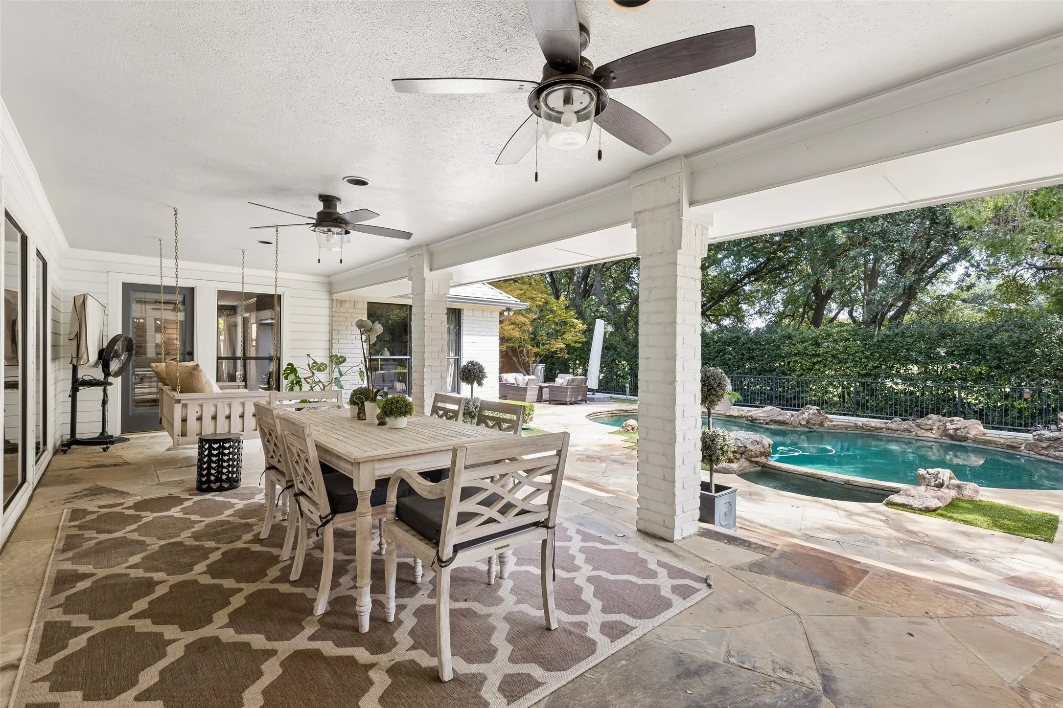 Single Family Residence For Sale in Dallas County , 17020 Club Hill Drive, Dallas, Texas 75248, 5 Bedroom, 6 Bathroom, 3 Garage spaces, 5,506 Sqft, built in 1978, mls#21368685, Real Estate Agent in Dallas, Homes For Sale in Dallas county, Homes For Sale in Dallas, Realtor in Dallas Texas, Real Estate Brokerage Independent Realty Texas, Luminita Cordes Realtor